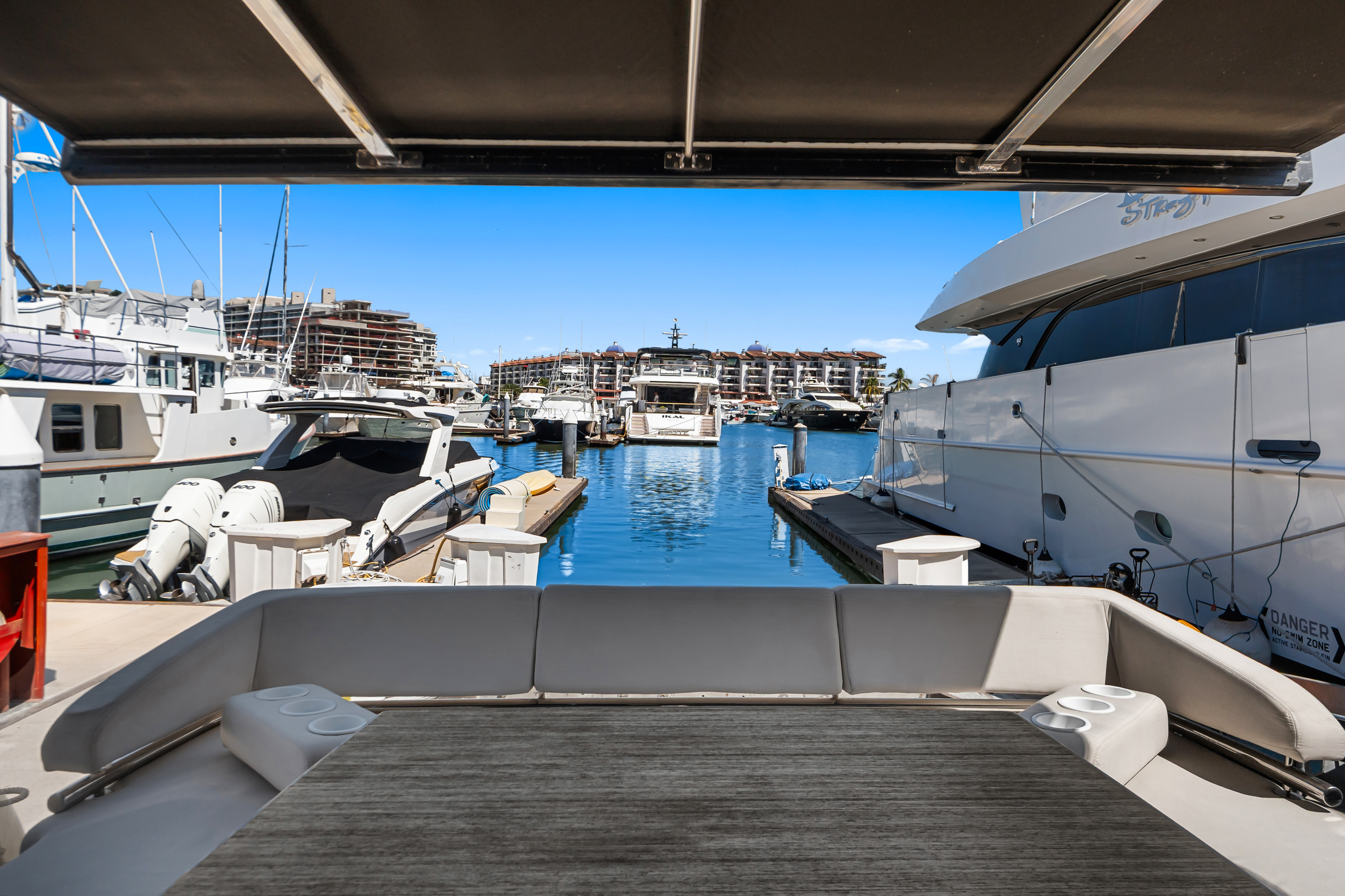 YATE LALISA exterior view