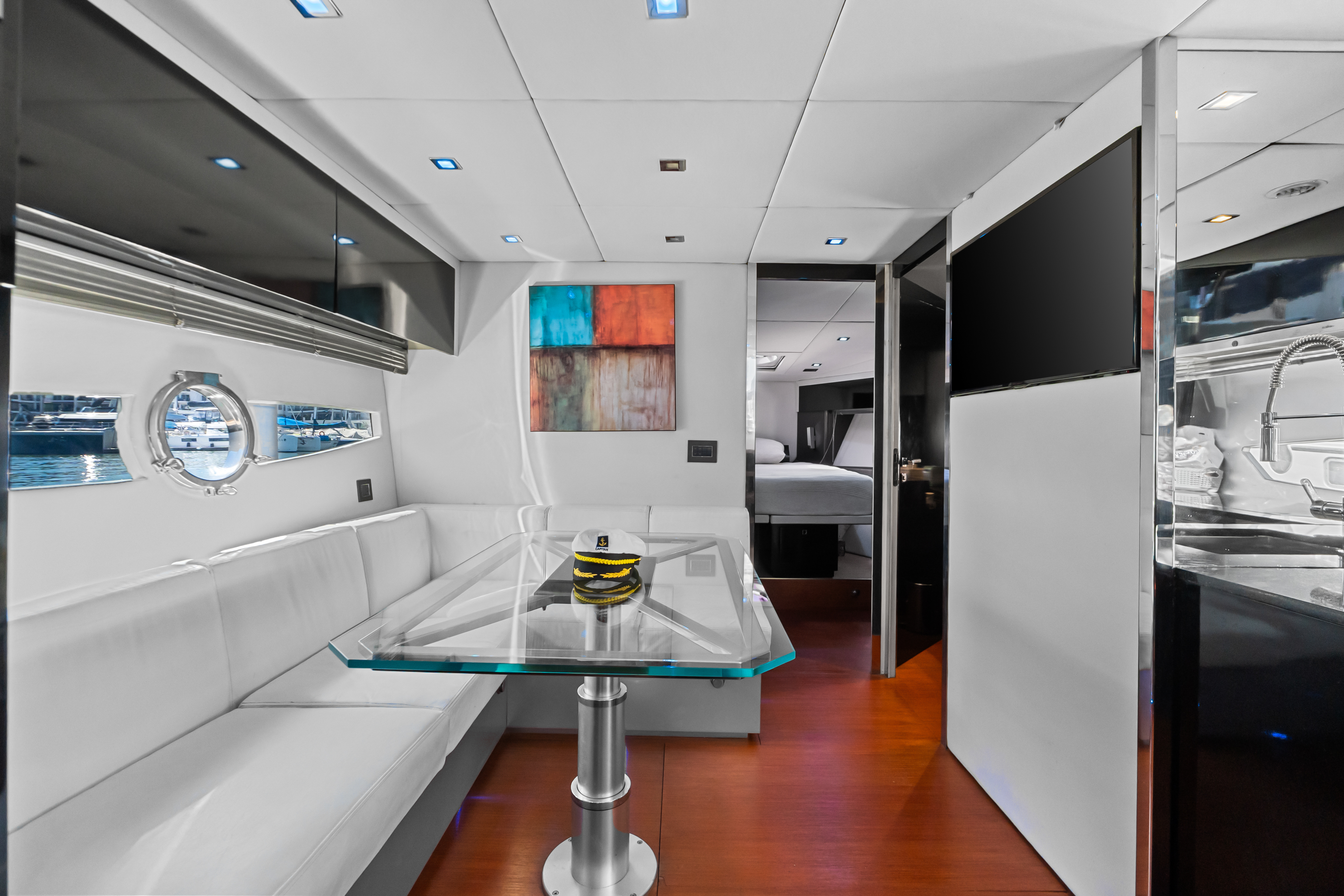 YATE LALISA main cabin