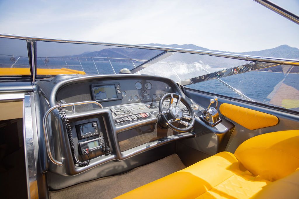 Sunseeker deck lounge