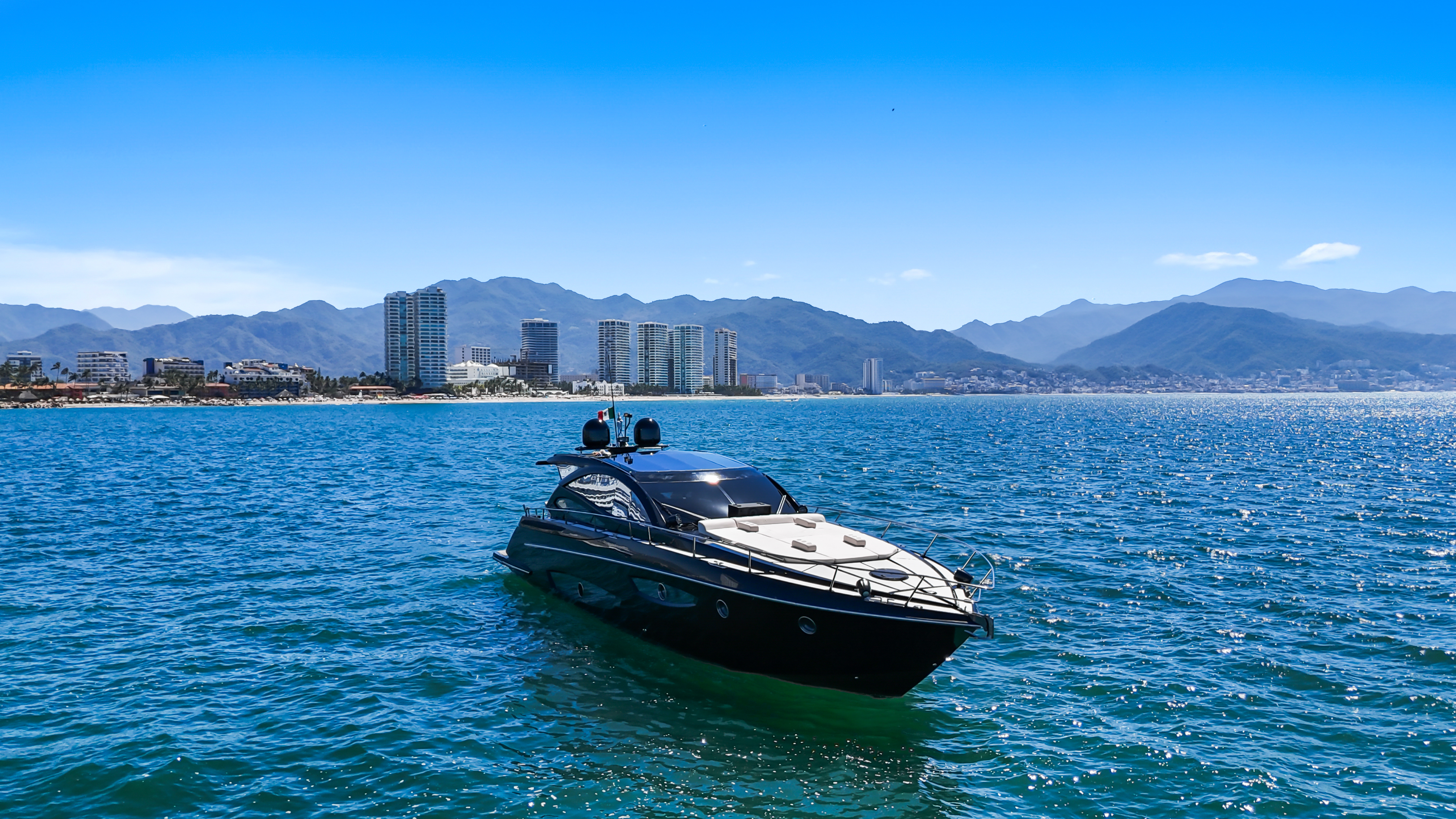 YATE LALISA exterior view