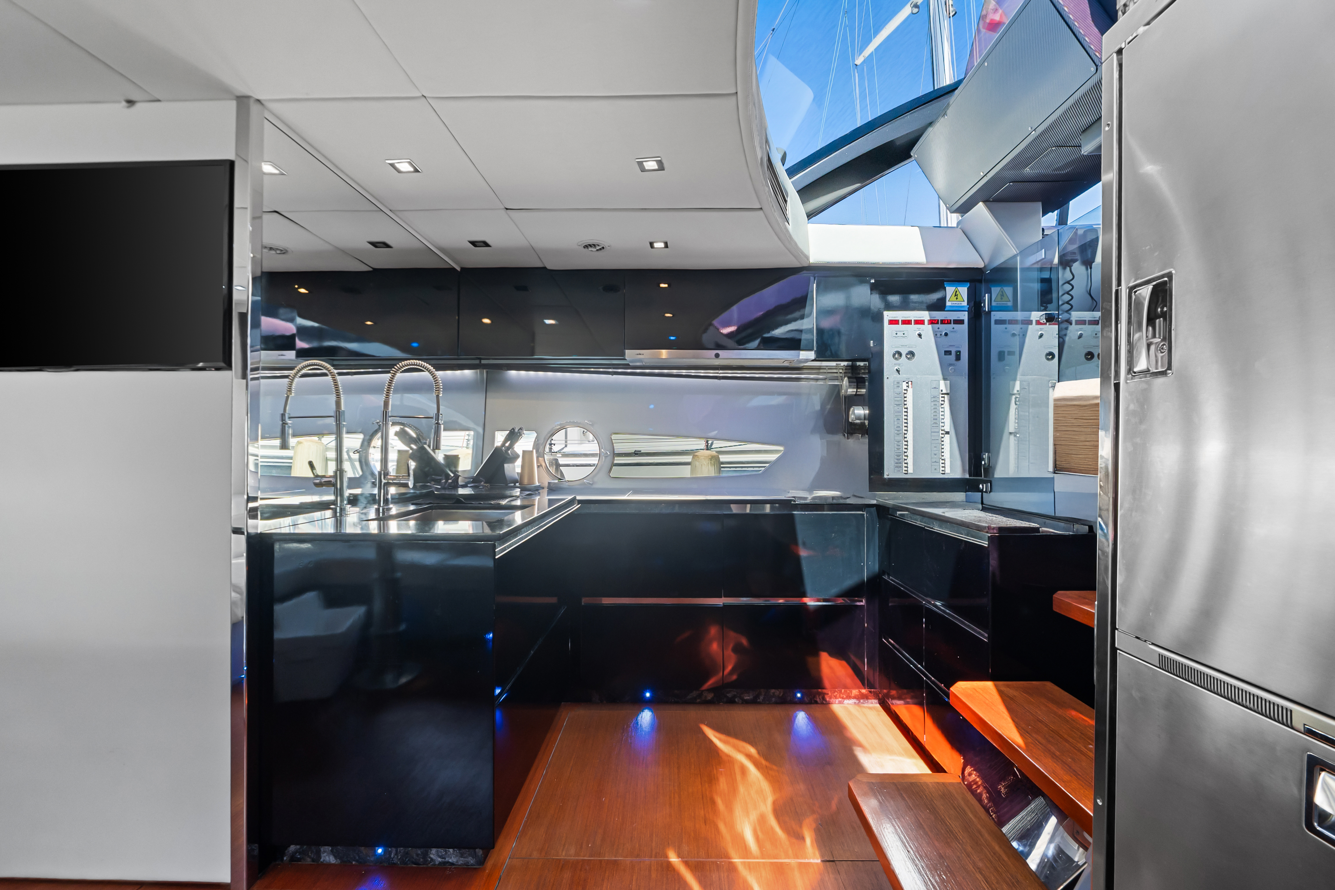 YATE LALISA sun deck
