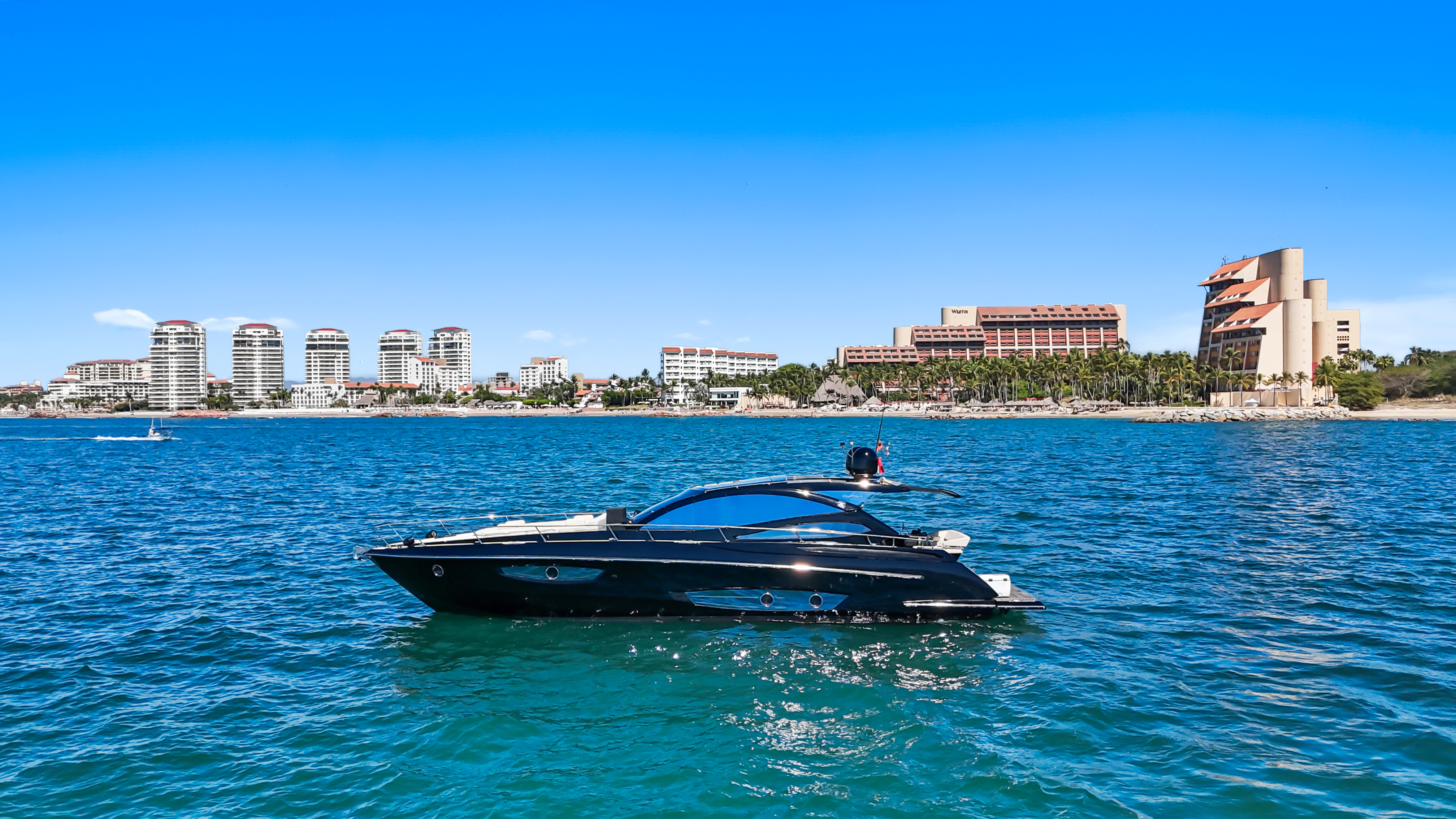 YATE LALISA — 60 ft luxury Motor Yacht charter in Puerto Vallarta