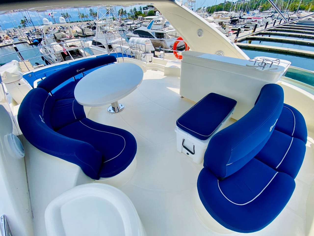AZIMUT salon