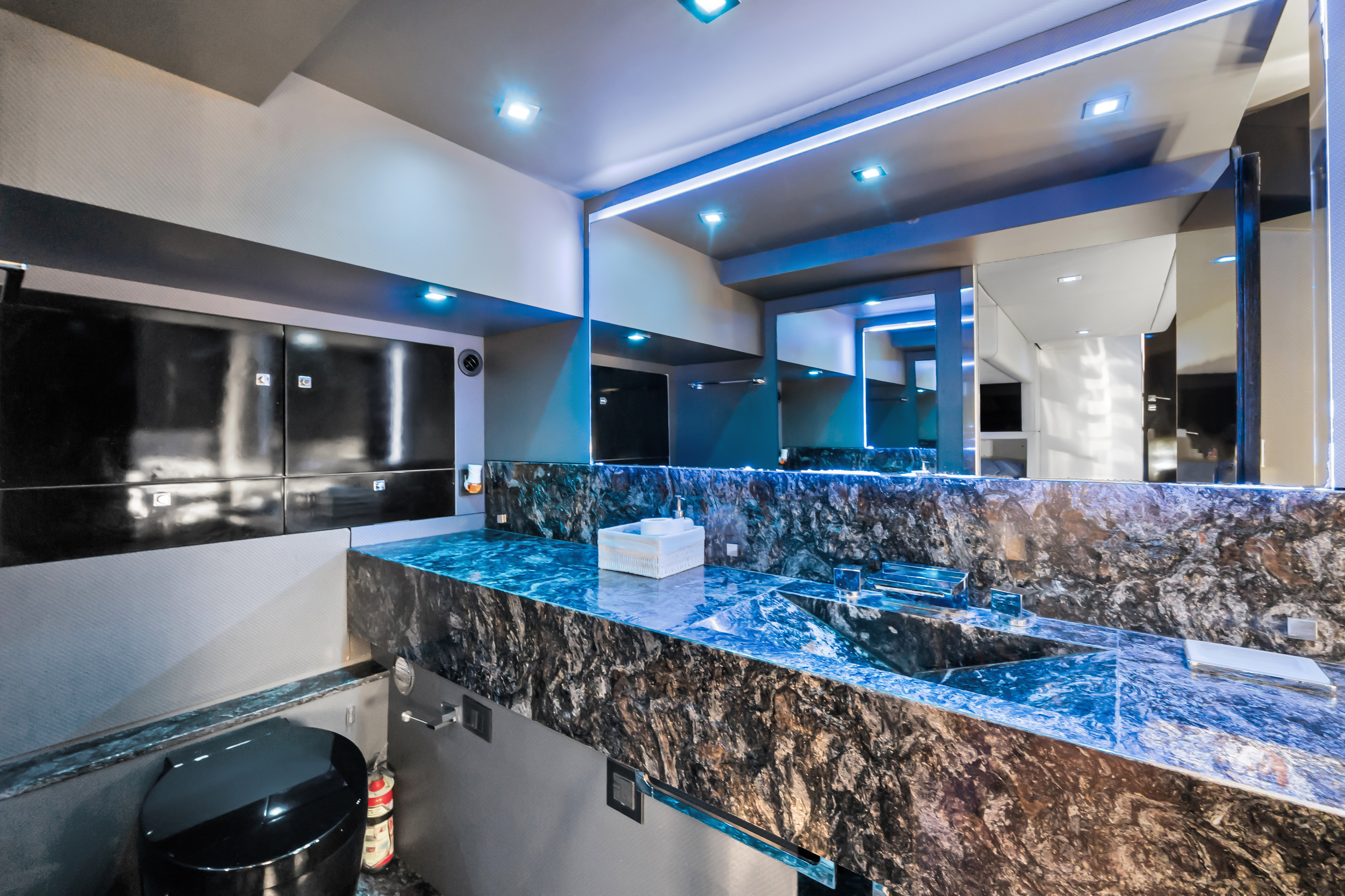 YATE LALISA interior stateroom
