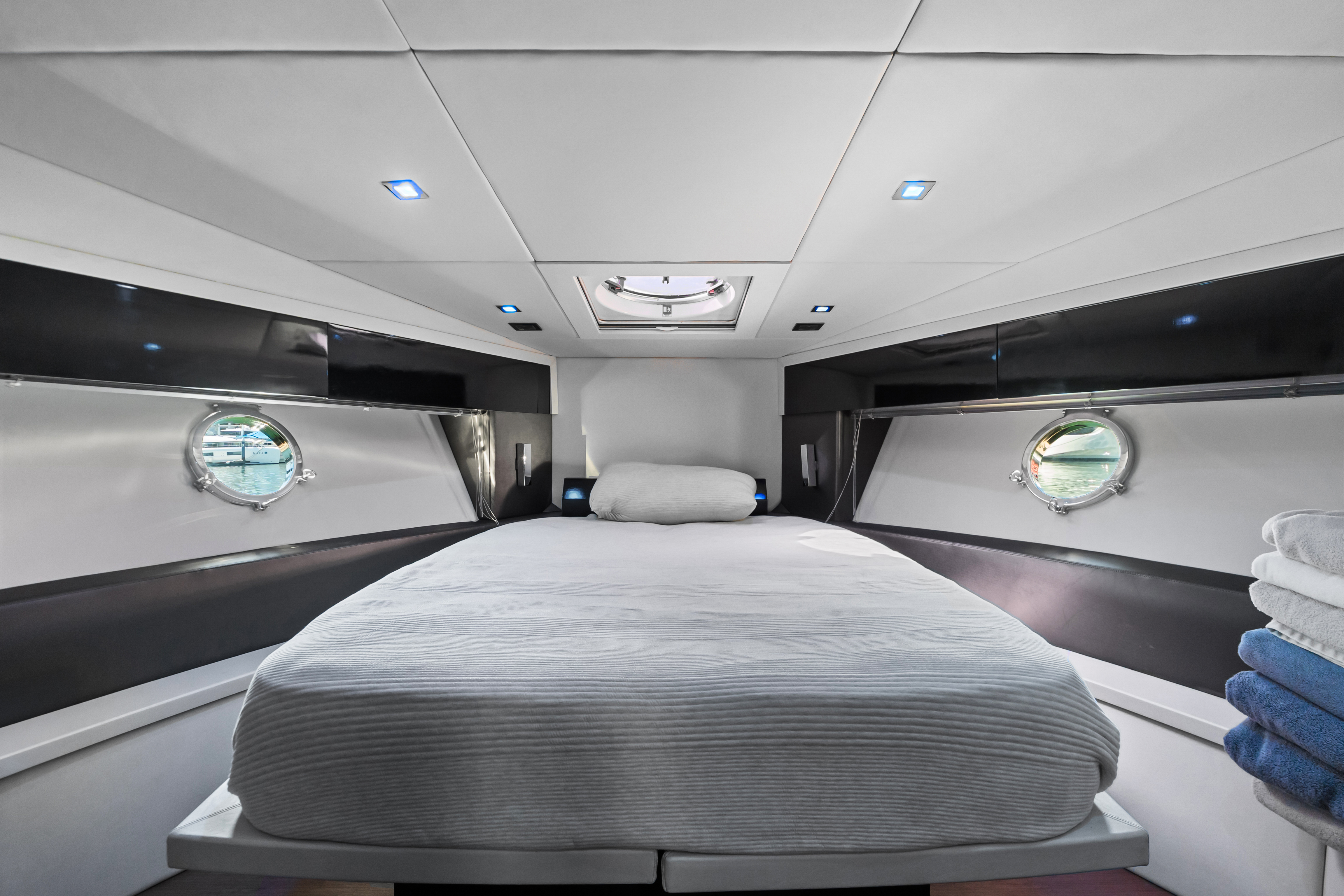 YATE LALISA aft deck