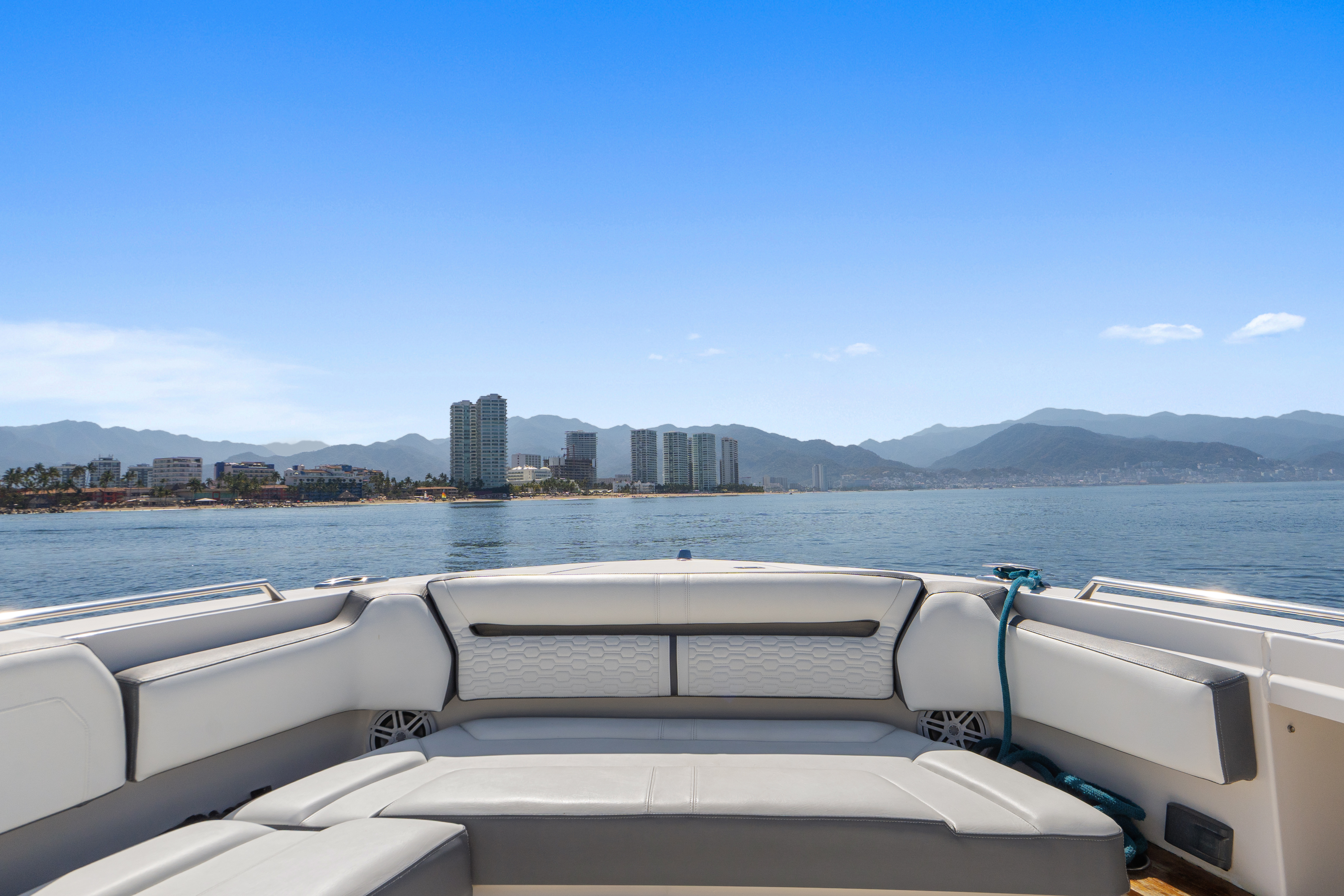 YATE DIOSA sun deck