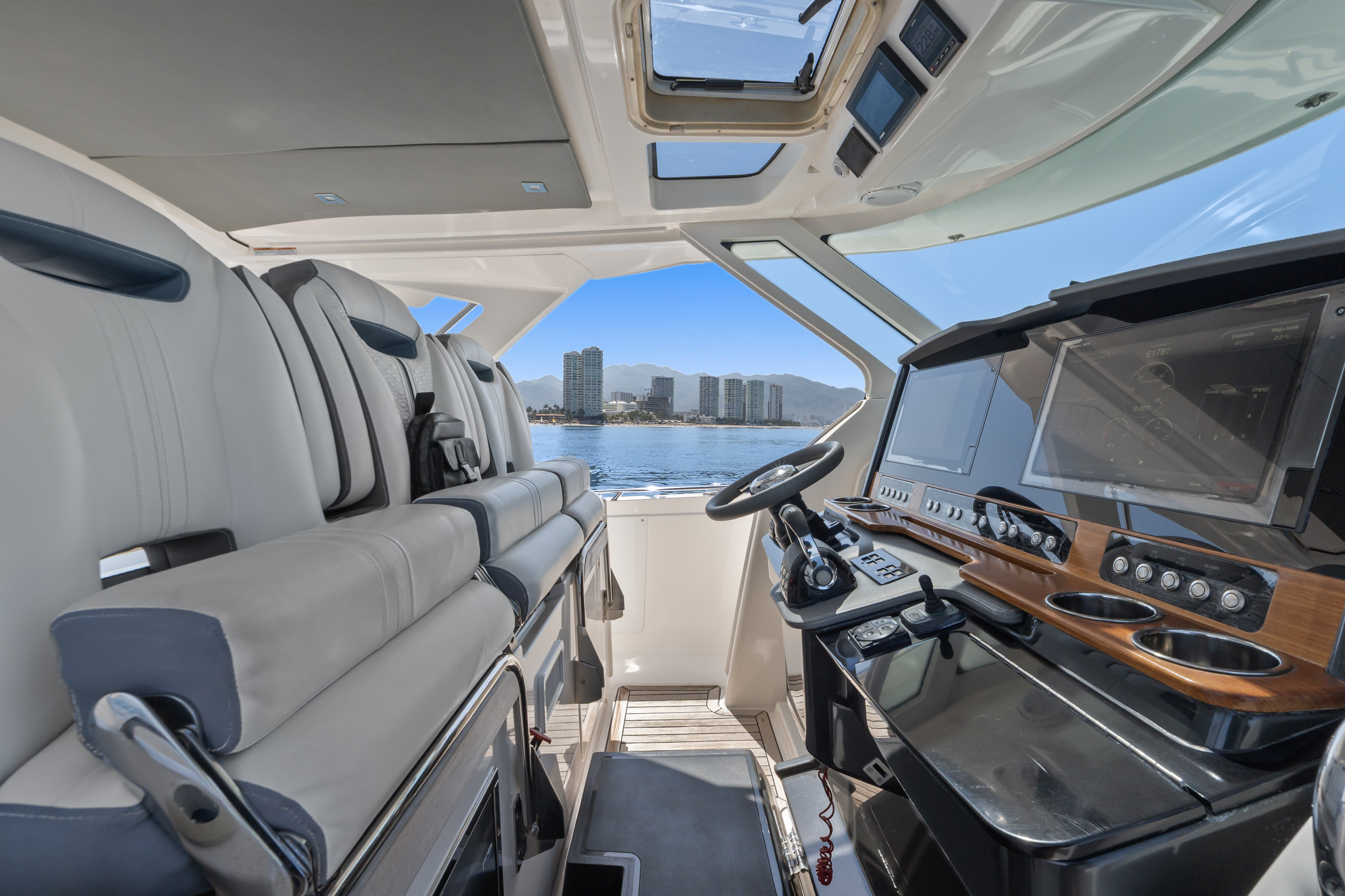 YATE DIOSA bow view