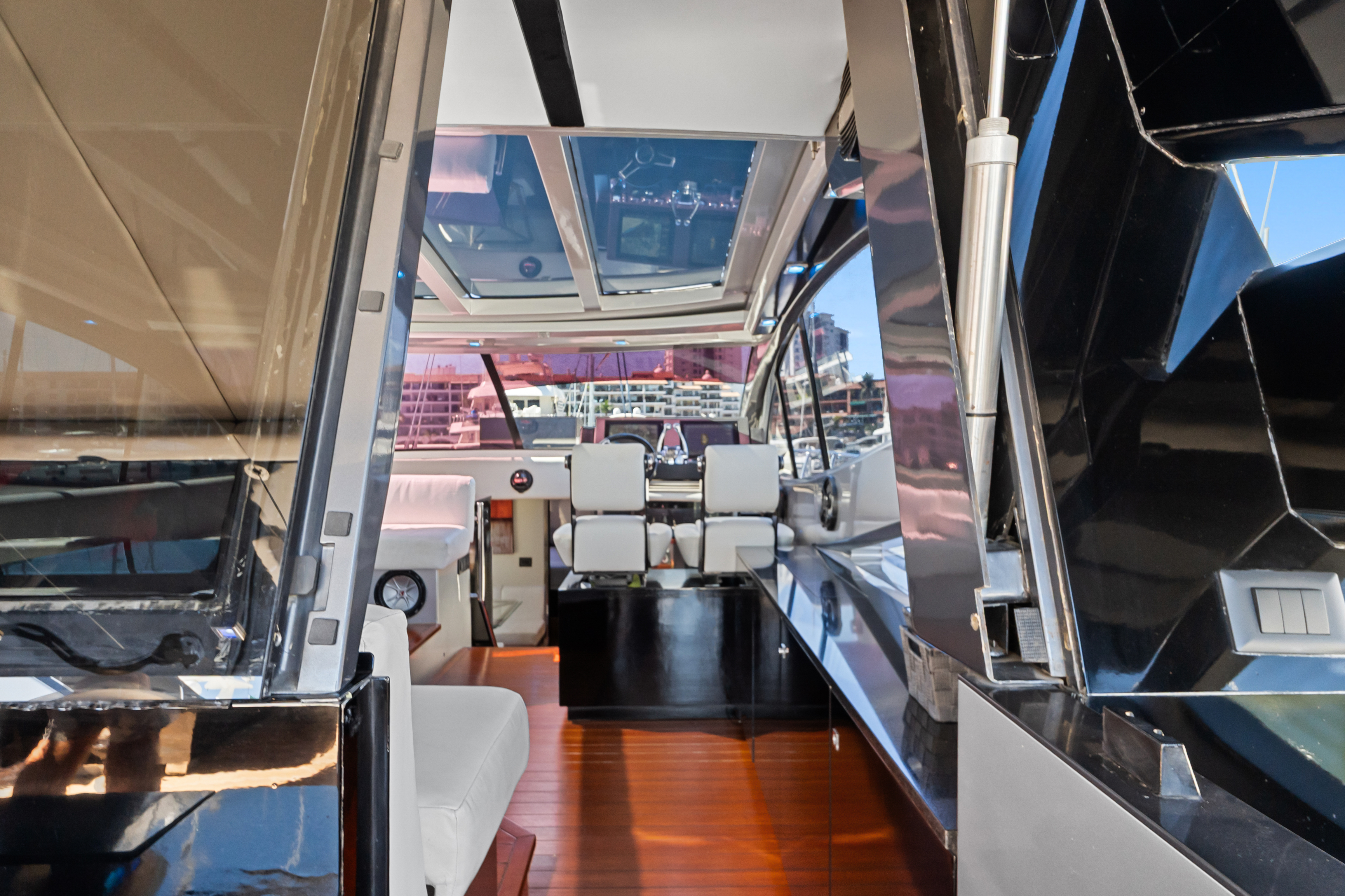 YATE LALISA interior stateroom
