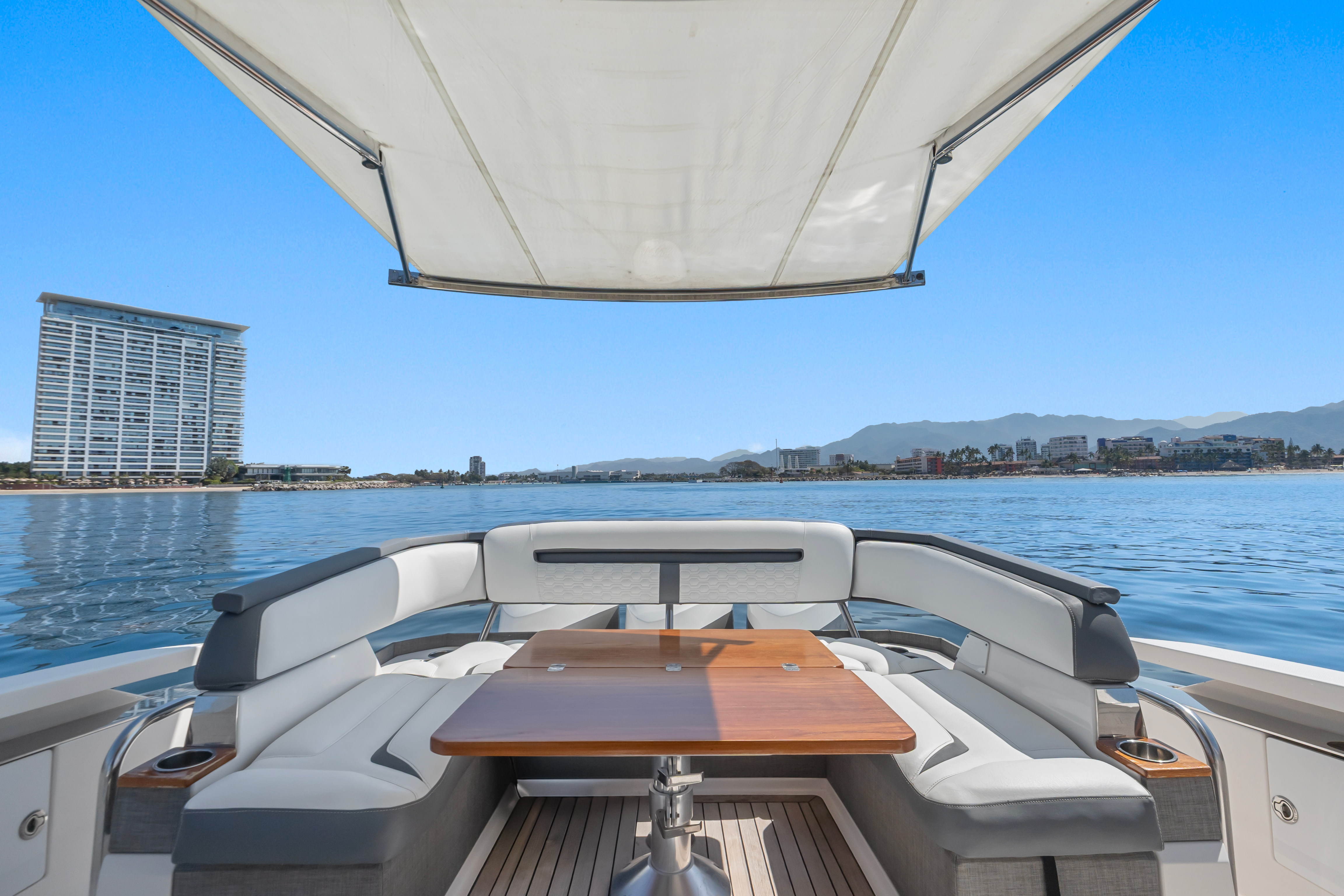 YATE DIOSA sun deck