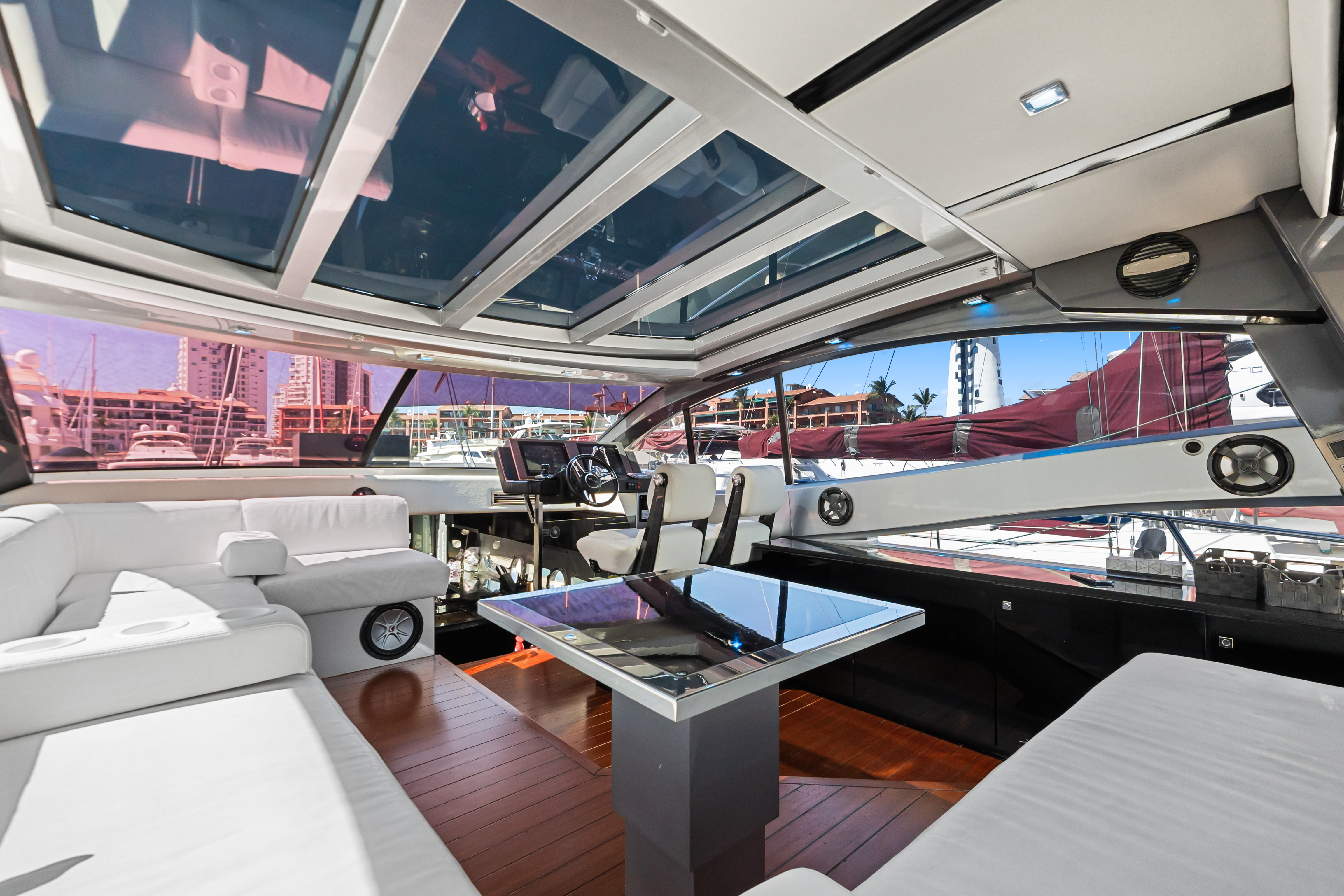 YATE LALISA main cabin