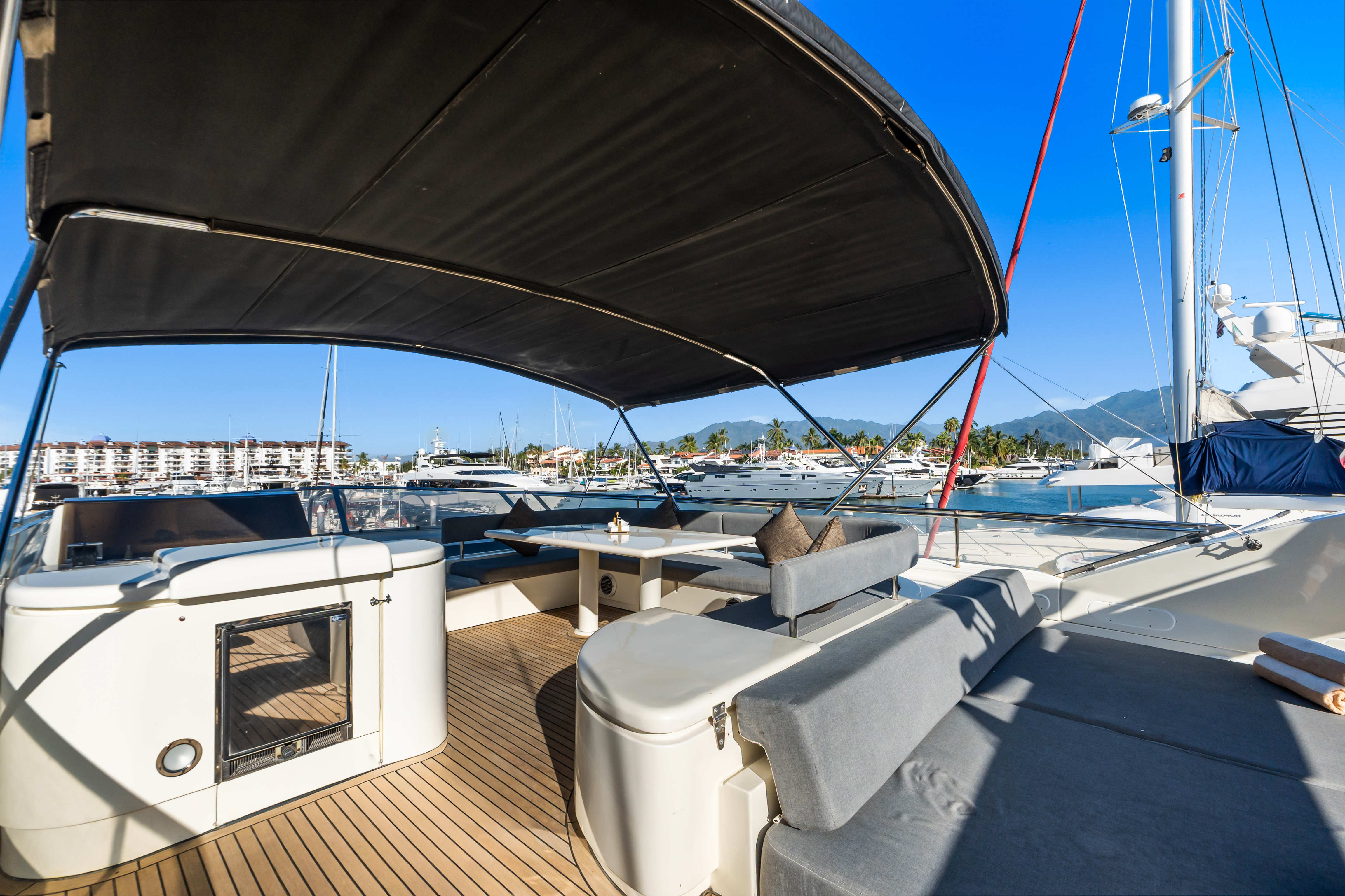 VITA deck lounge