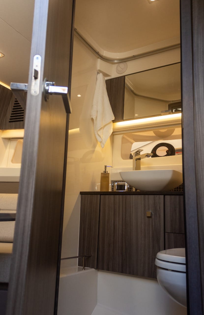 SEA RAY XL main cabin
