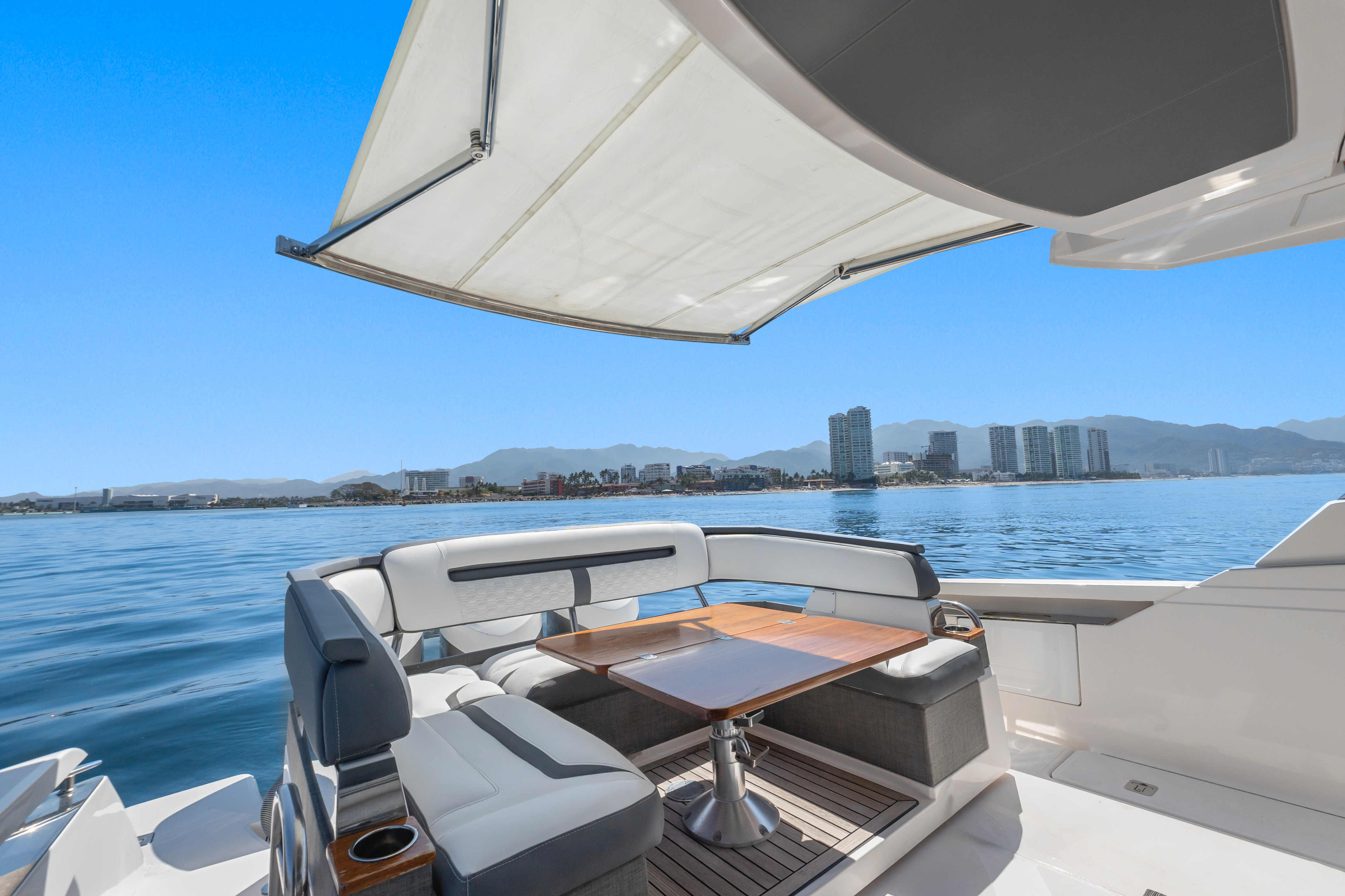 YATE DIOSA interior stateroom