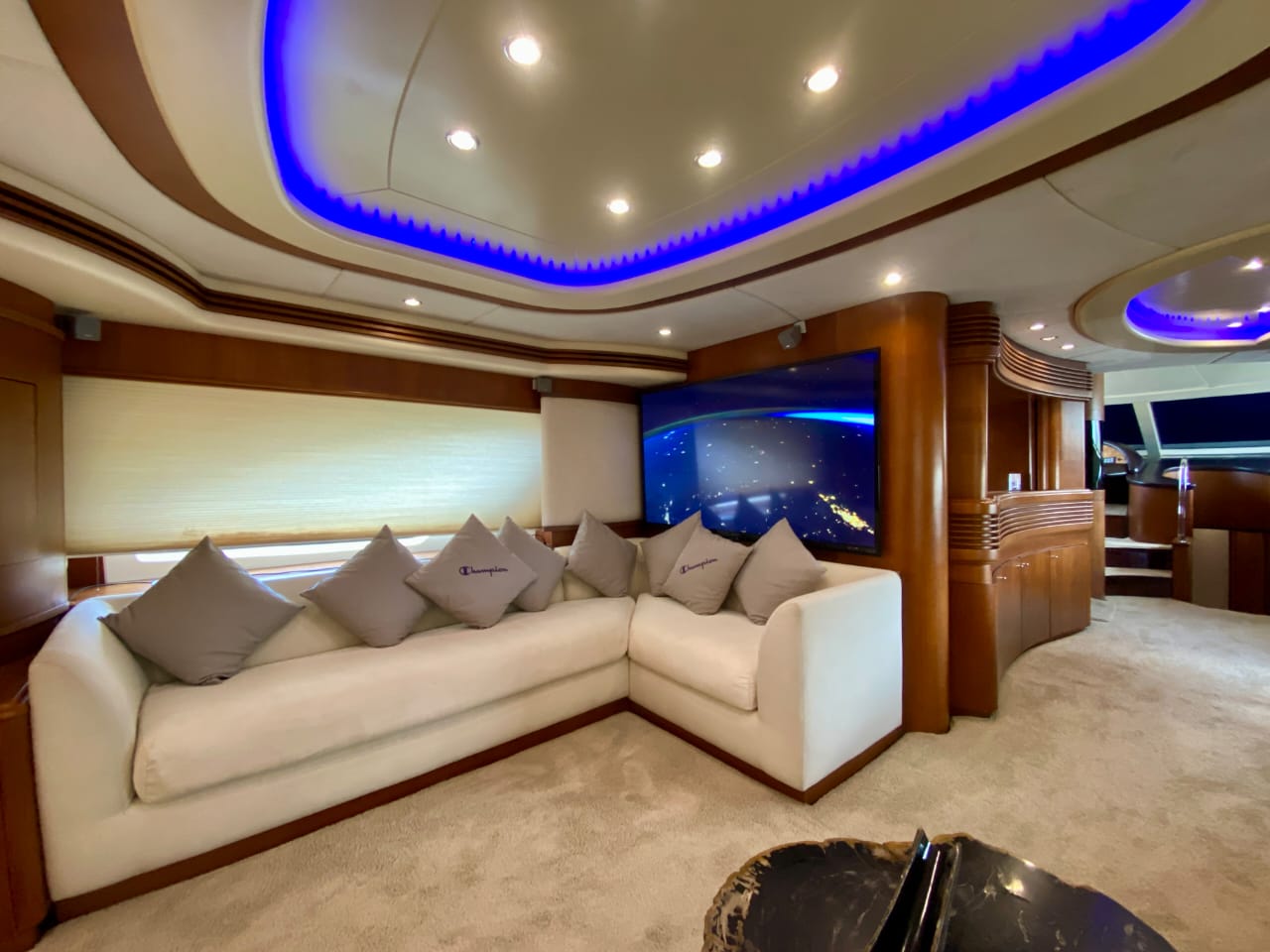 AZIMUT sun deck