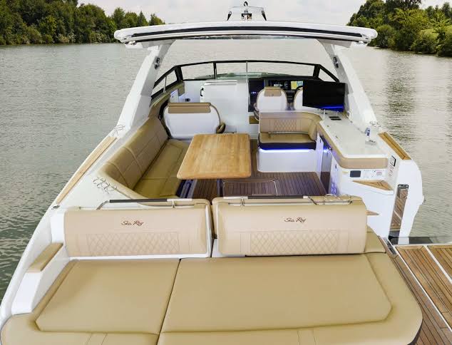 SEA RAY XL aft deck