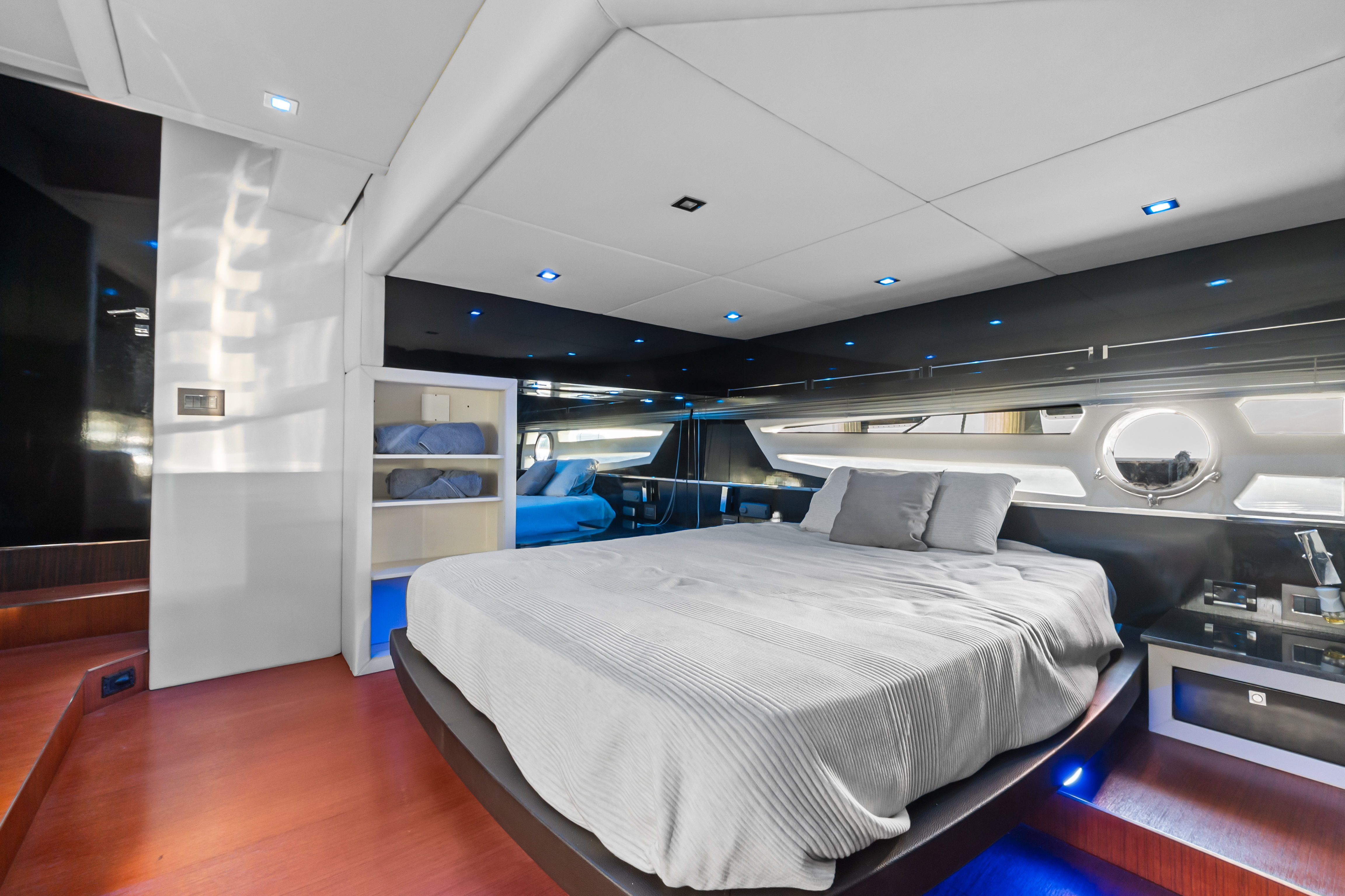 YATE LALISA flybridge