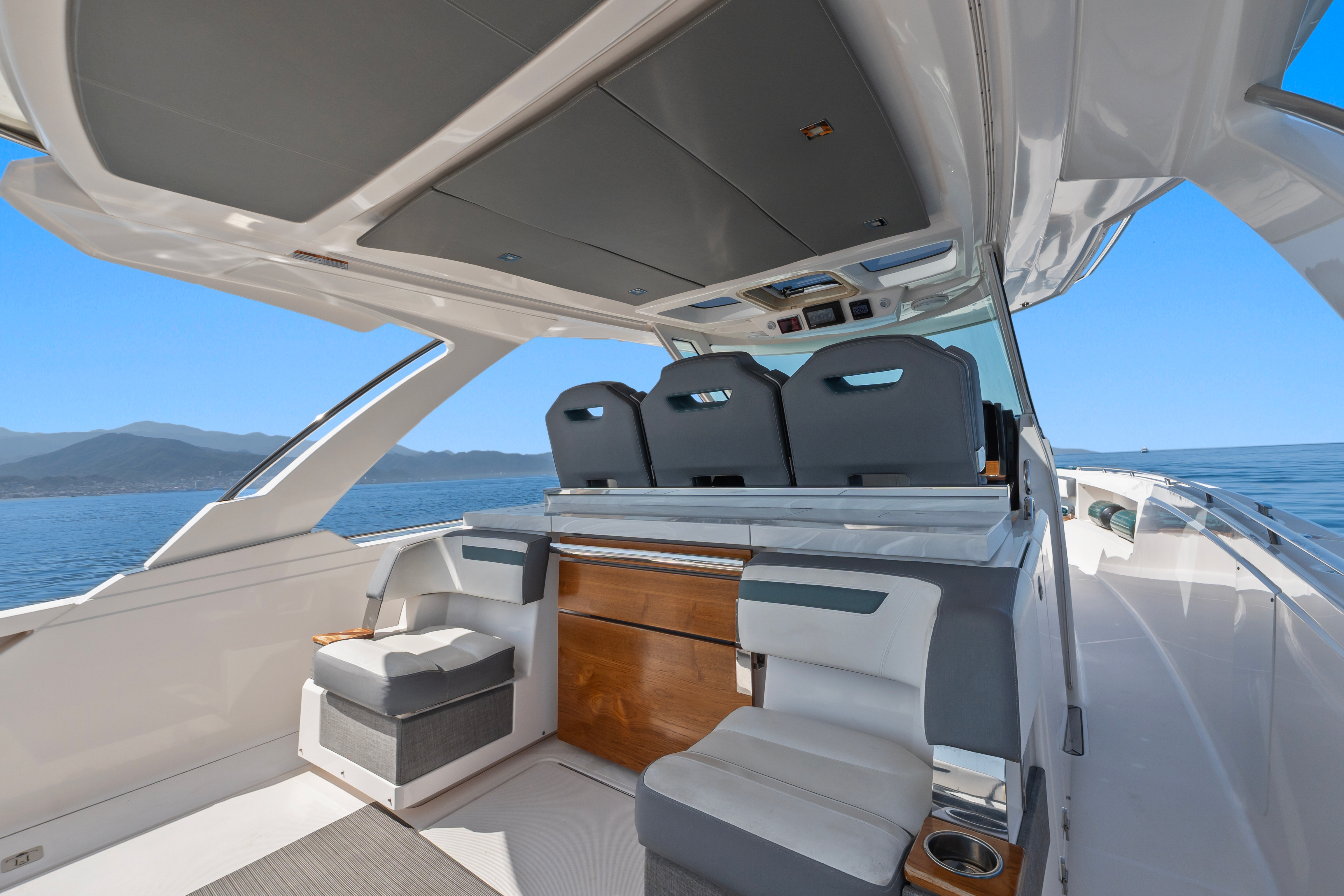 YATE DIOSA aft deck
