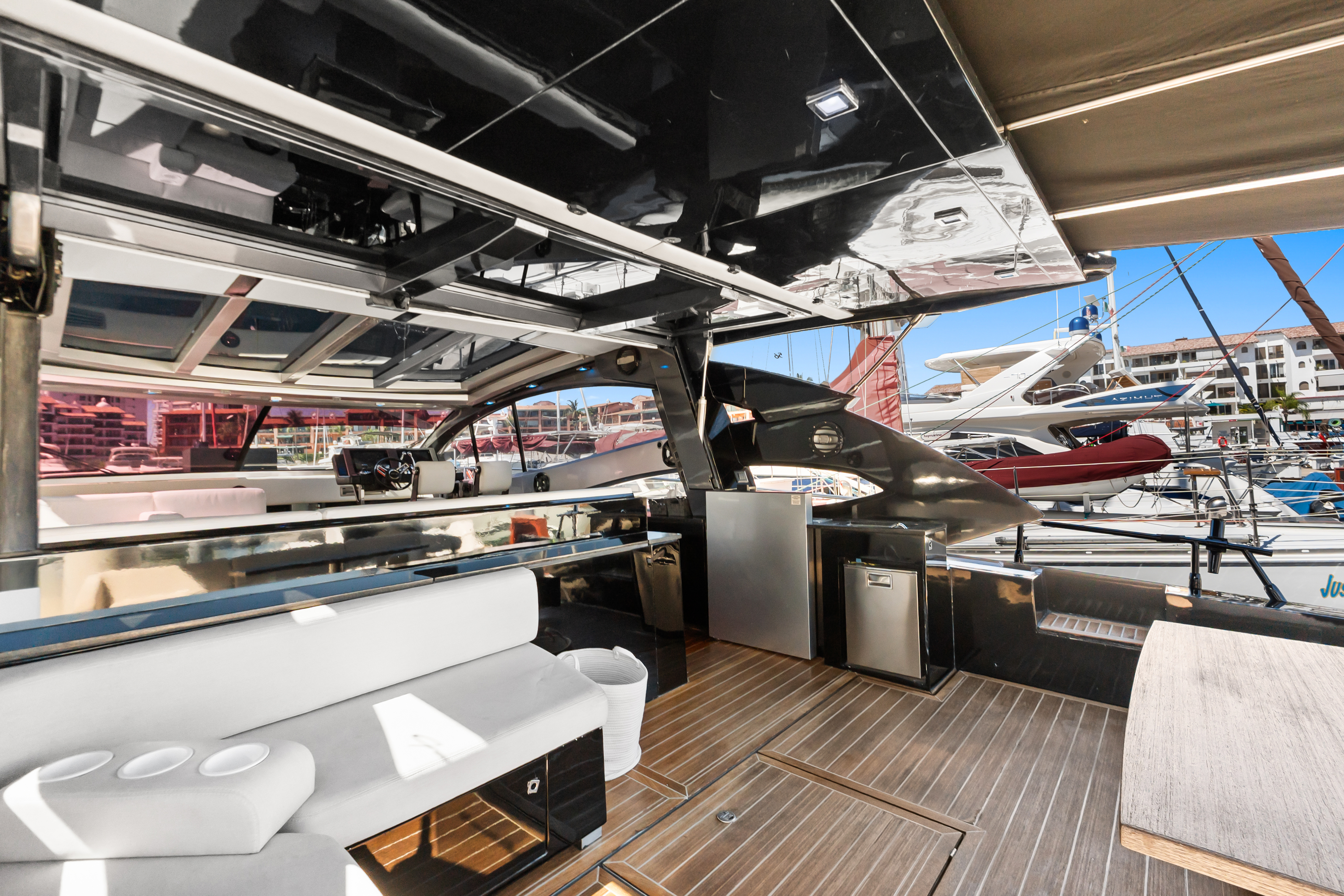 YATE LALISA sun deck