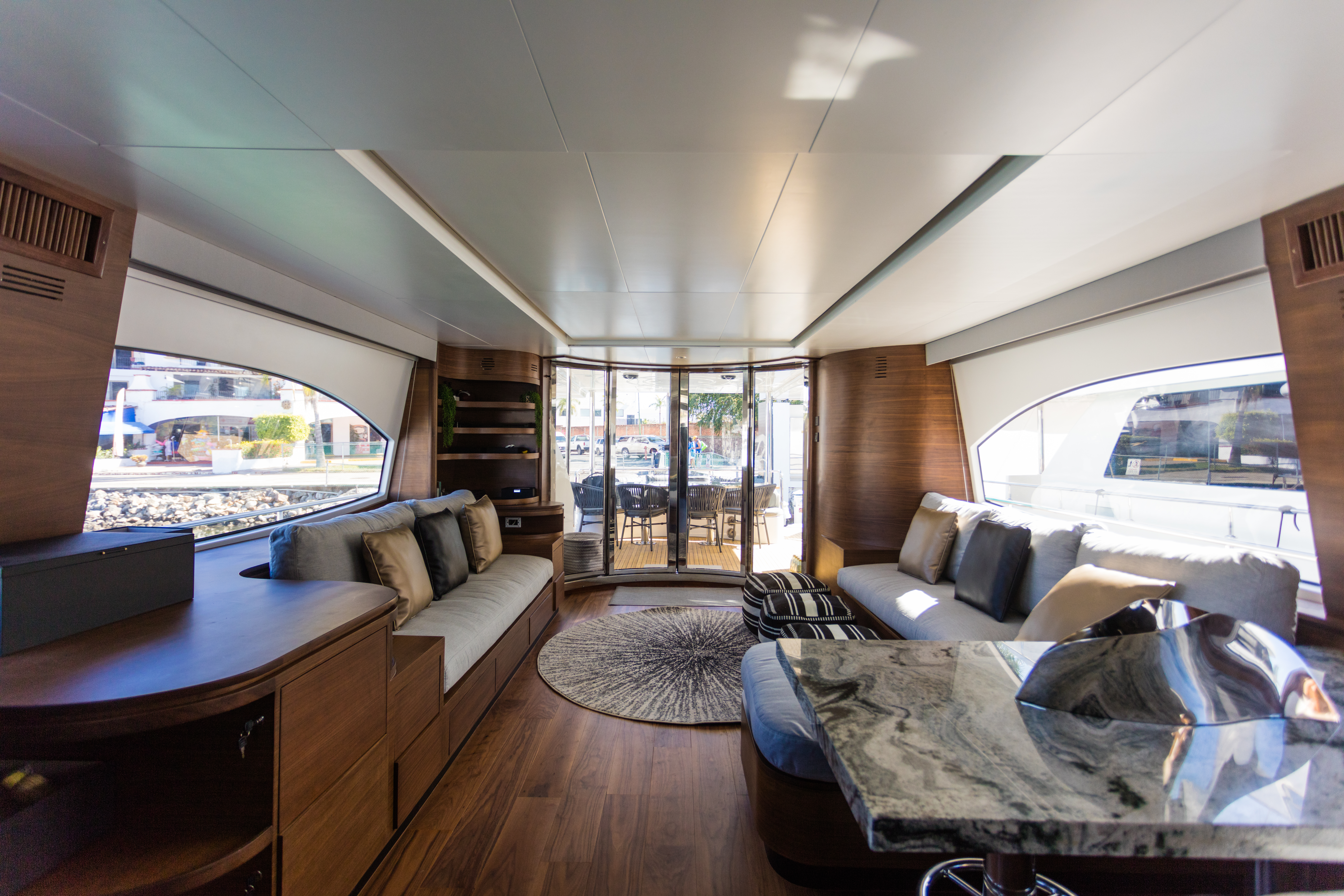 DON MOI aft deck