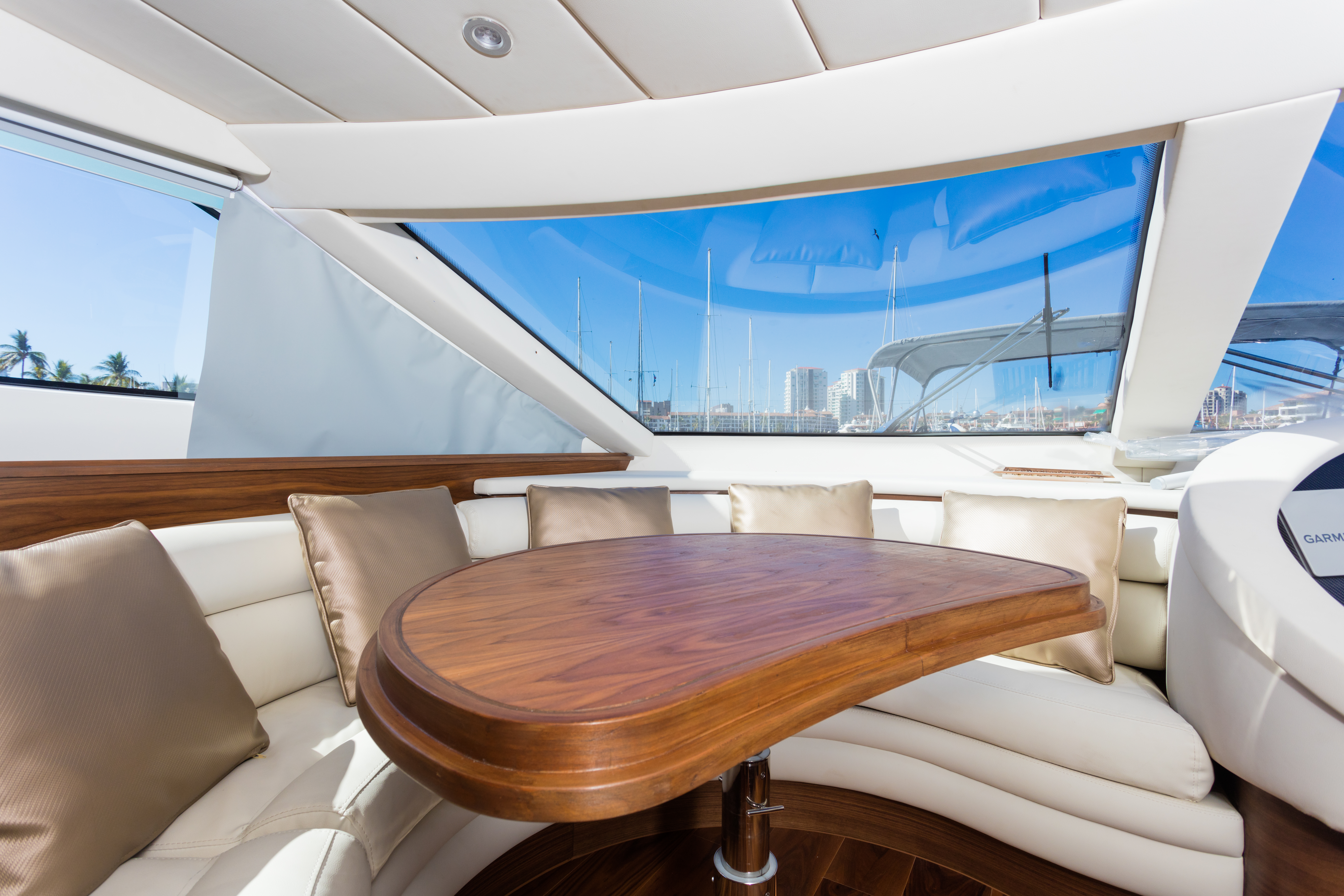 DON MOI deck lounge