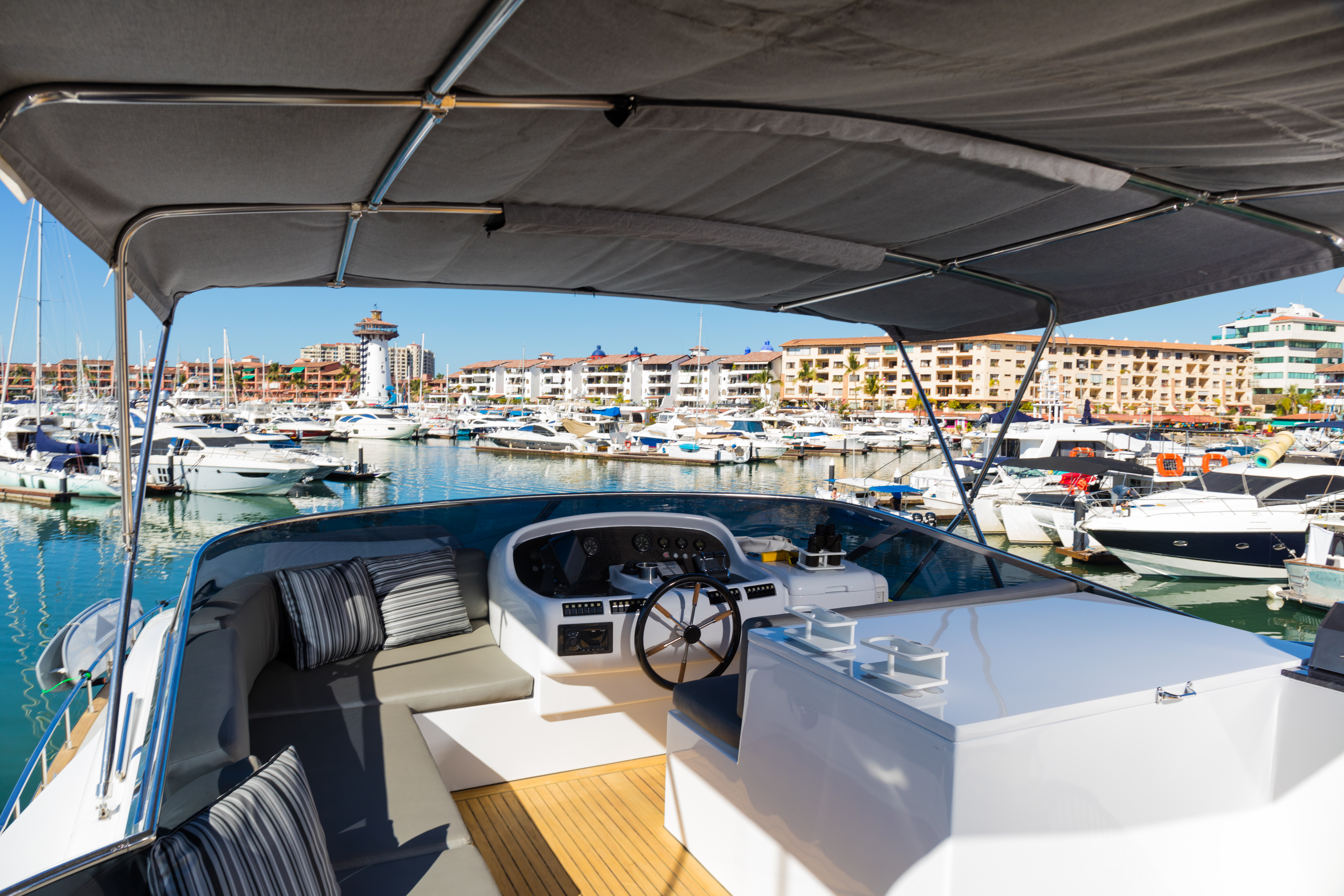DON MOI aft deck