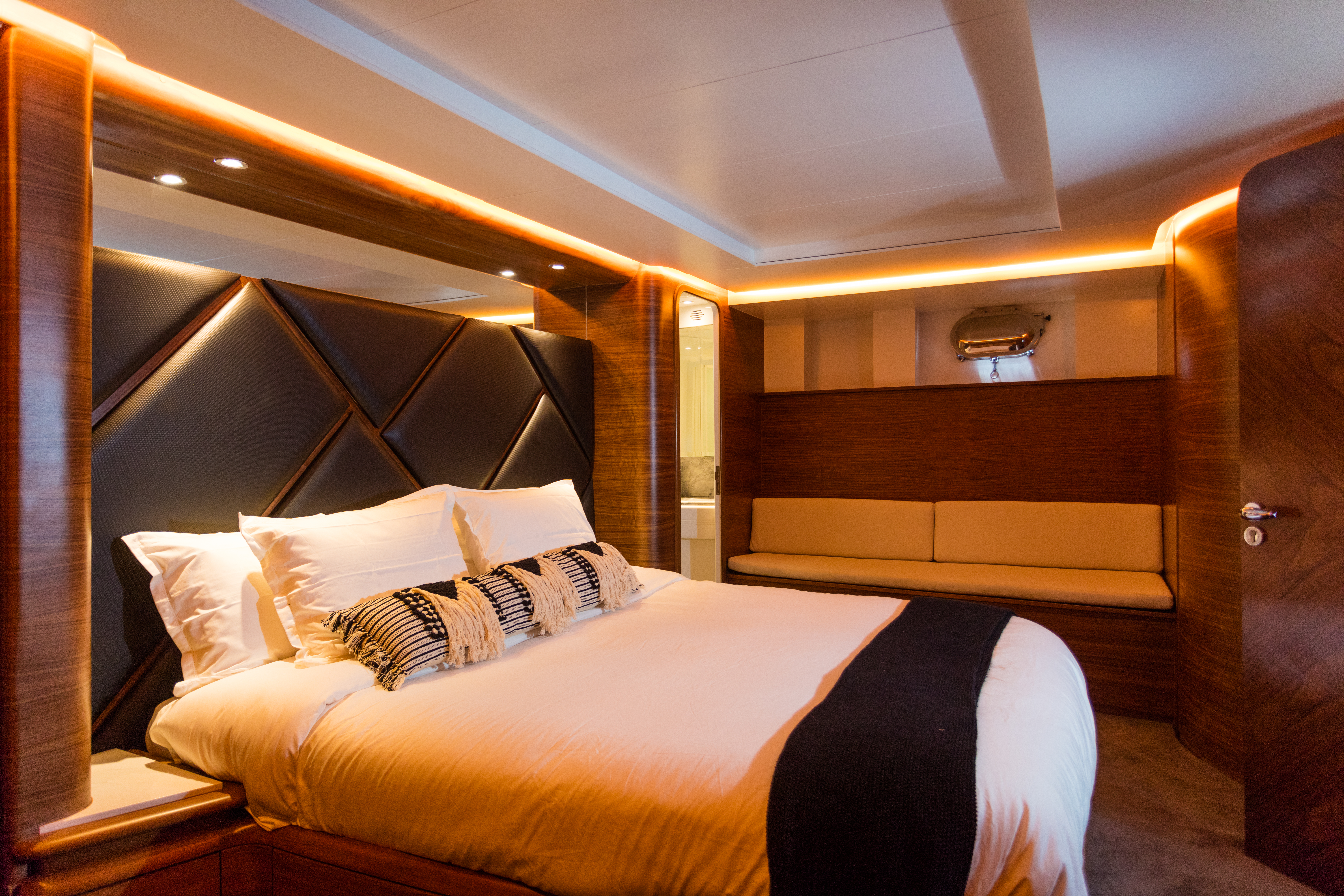 DON MOI main cabin