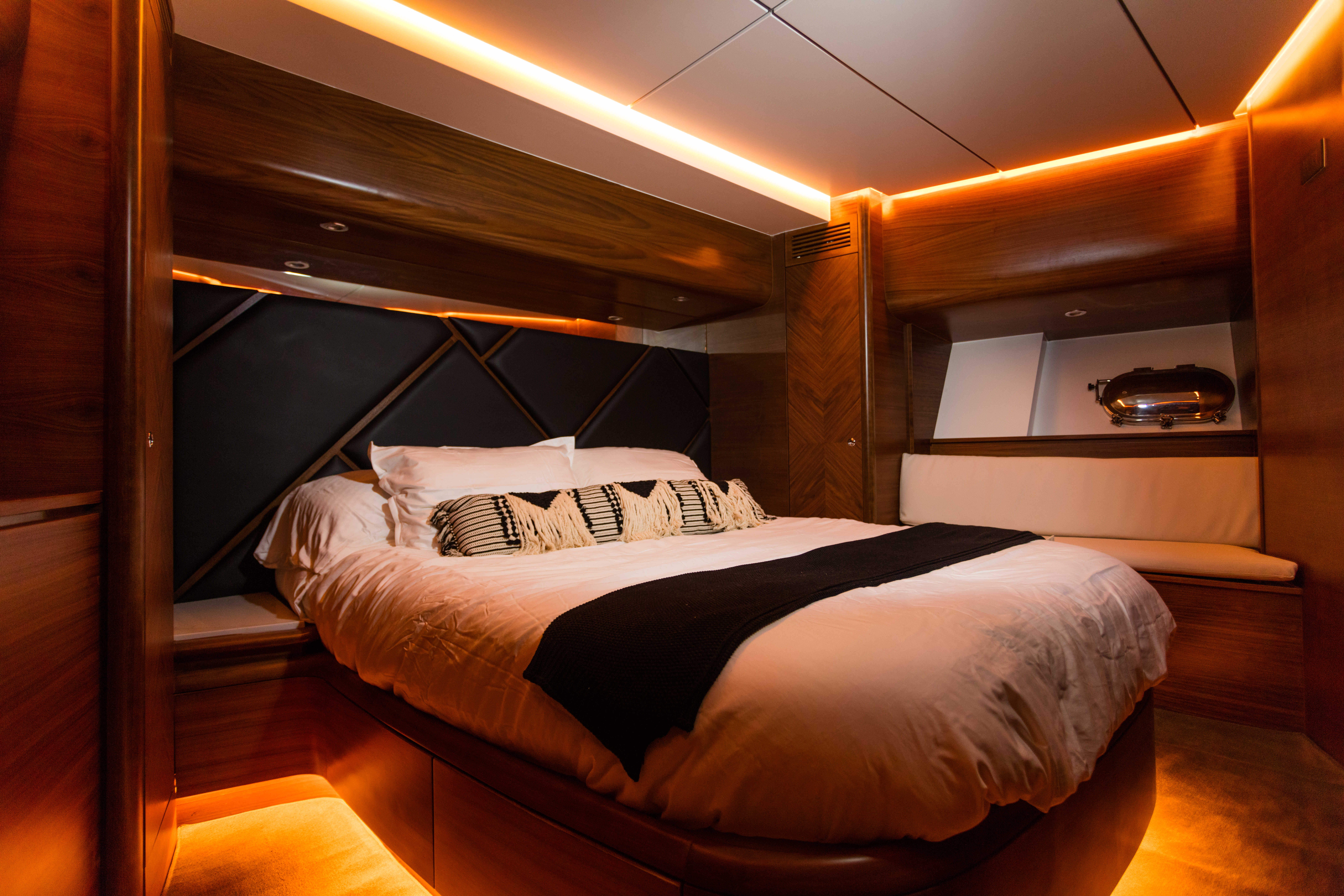DON MOI interior stateroom