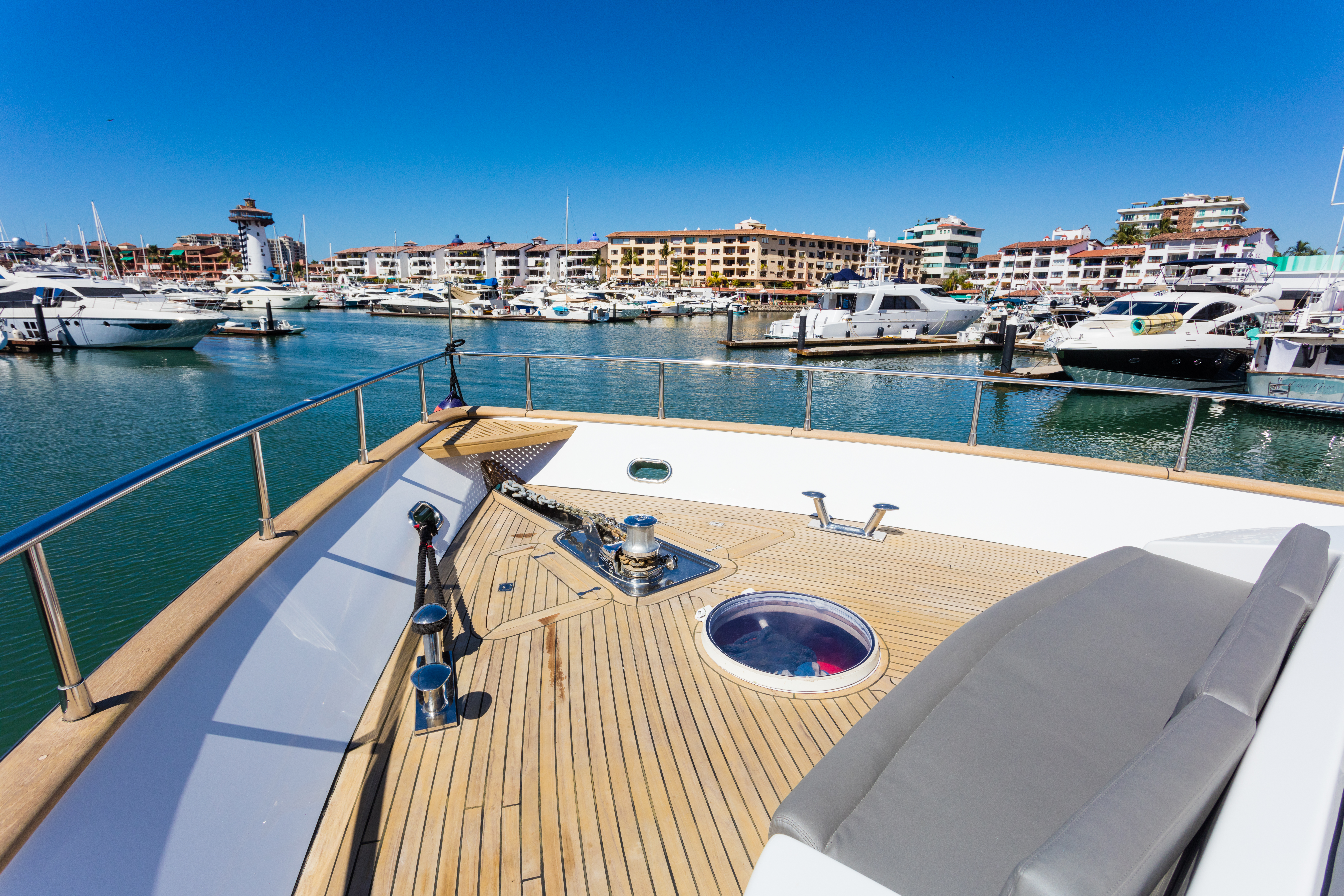 DON MOI sun deck