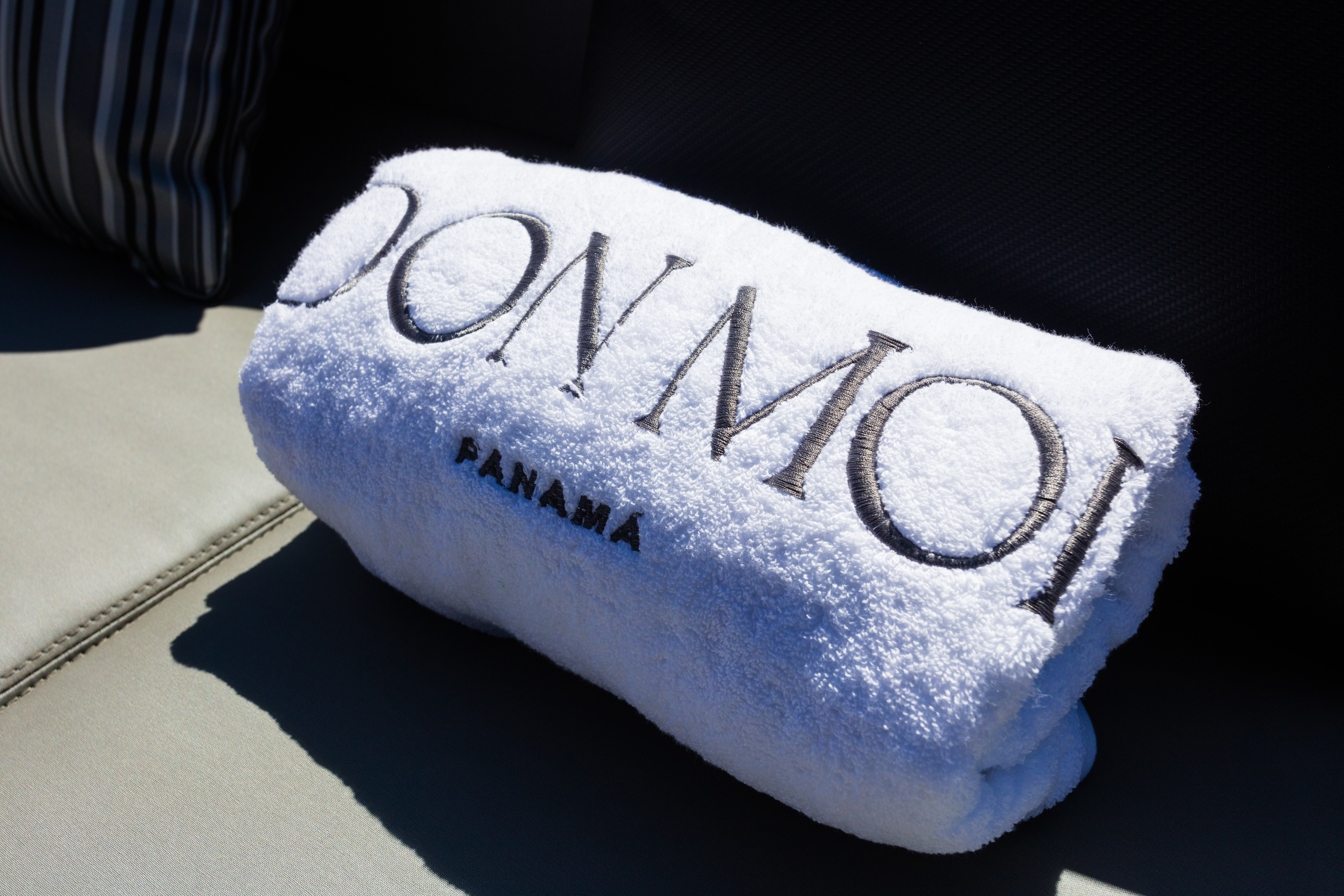 DON MOI sun deck