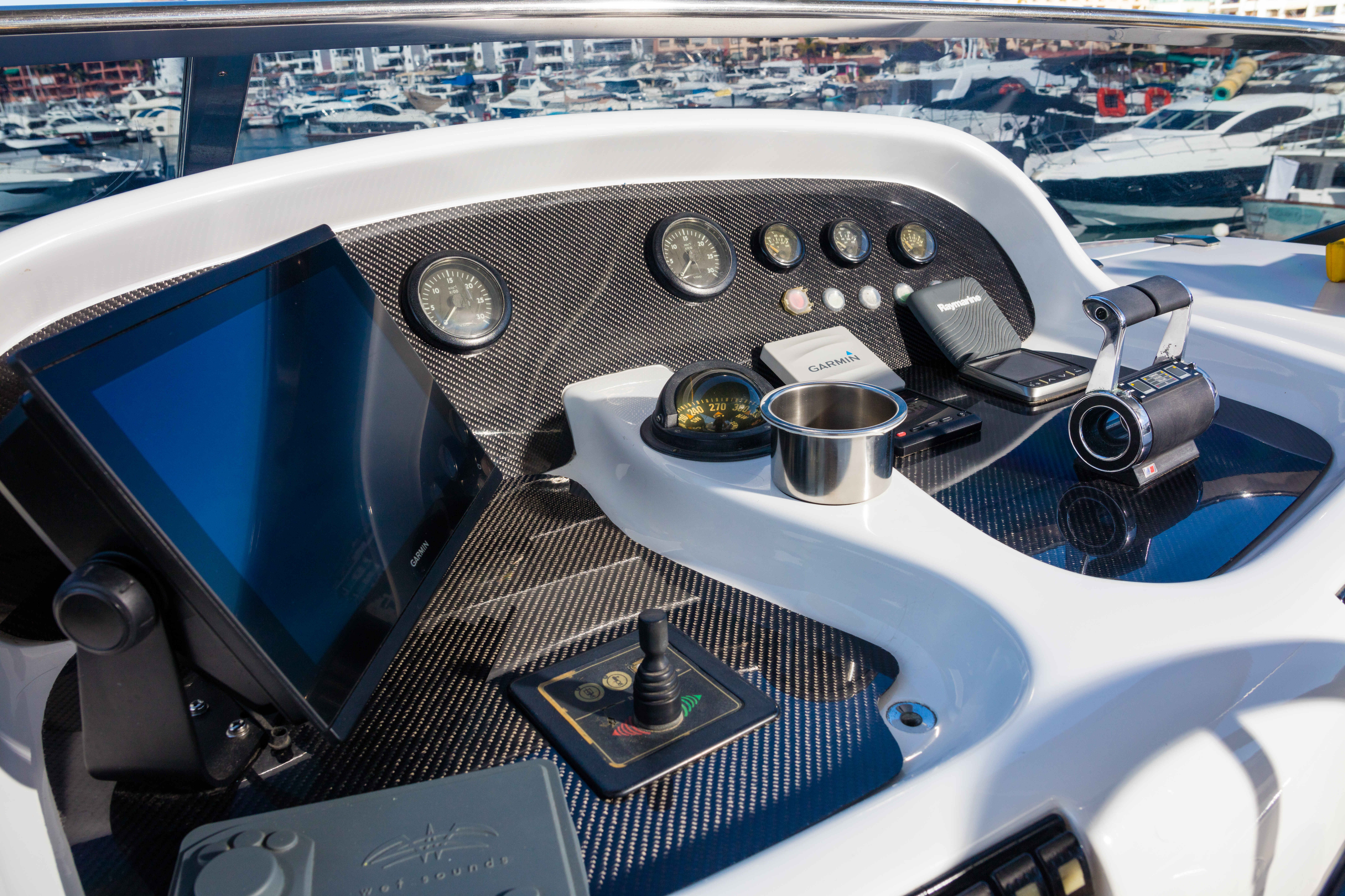 DON MOI flybridge