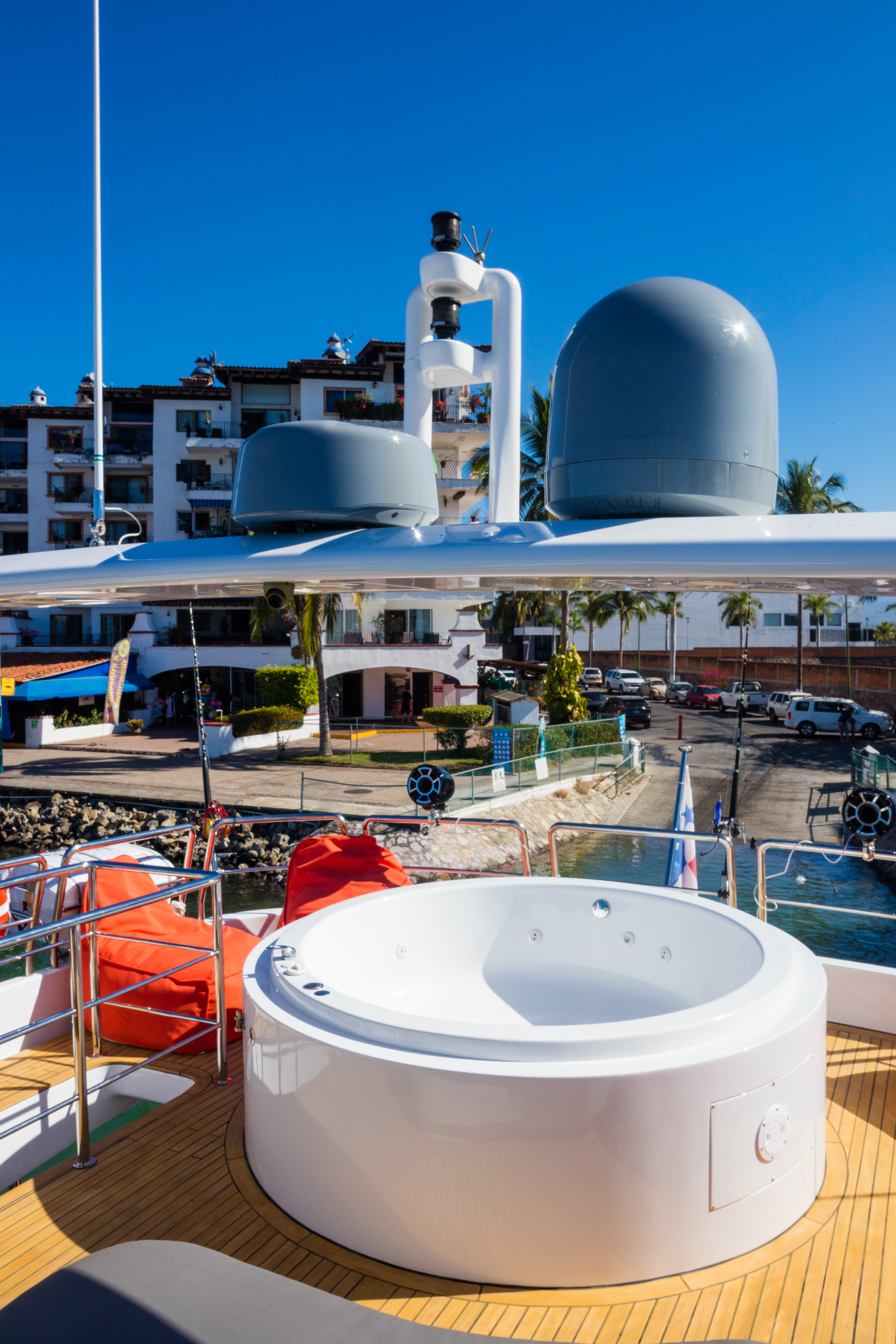 DON MOI sun deck