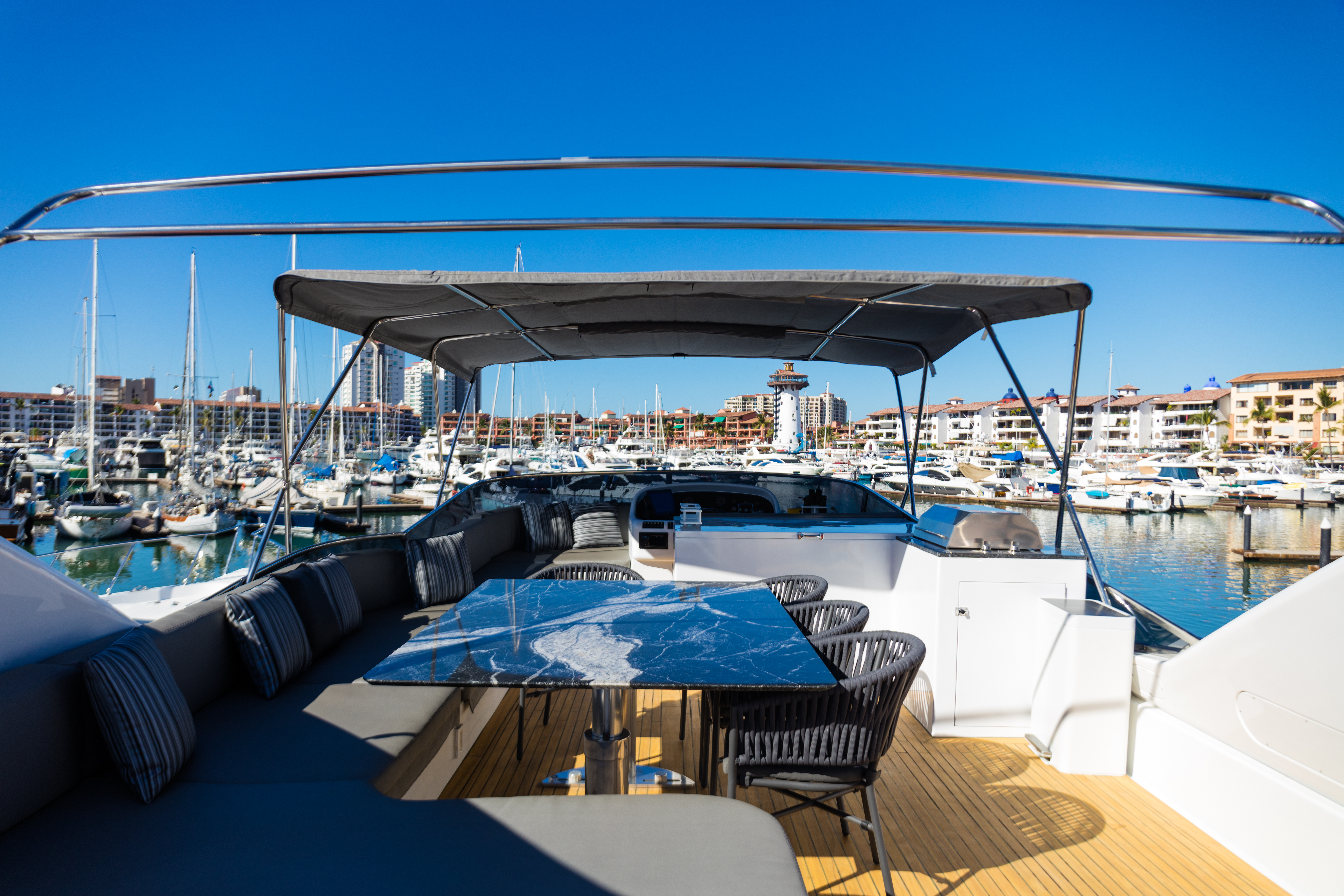 DON MOI aft deck