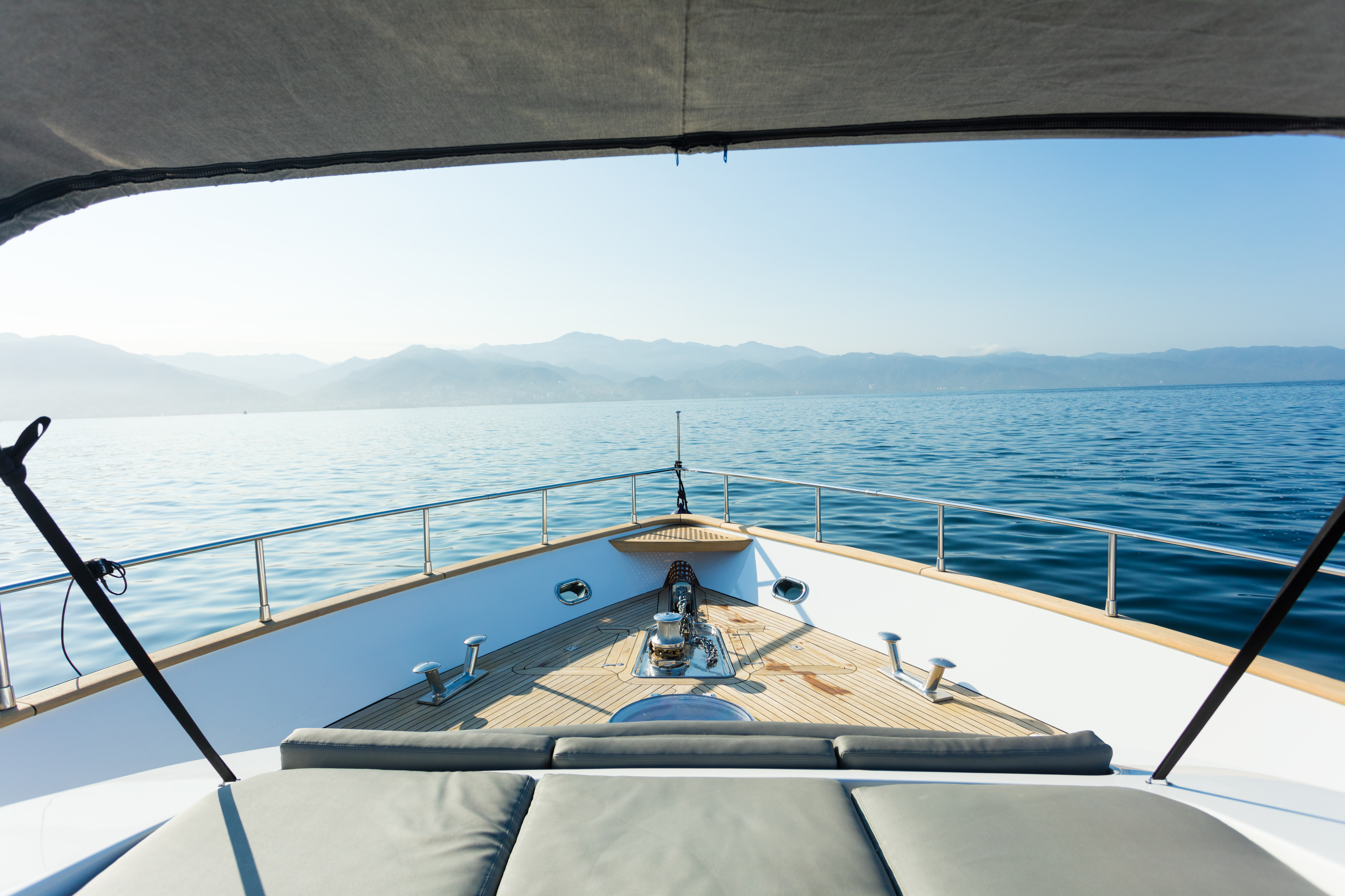 DON MOI sun deck