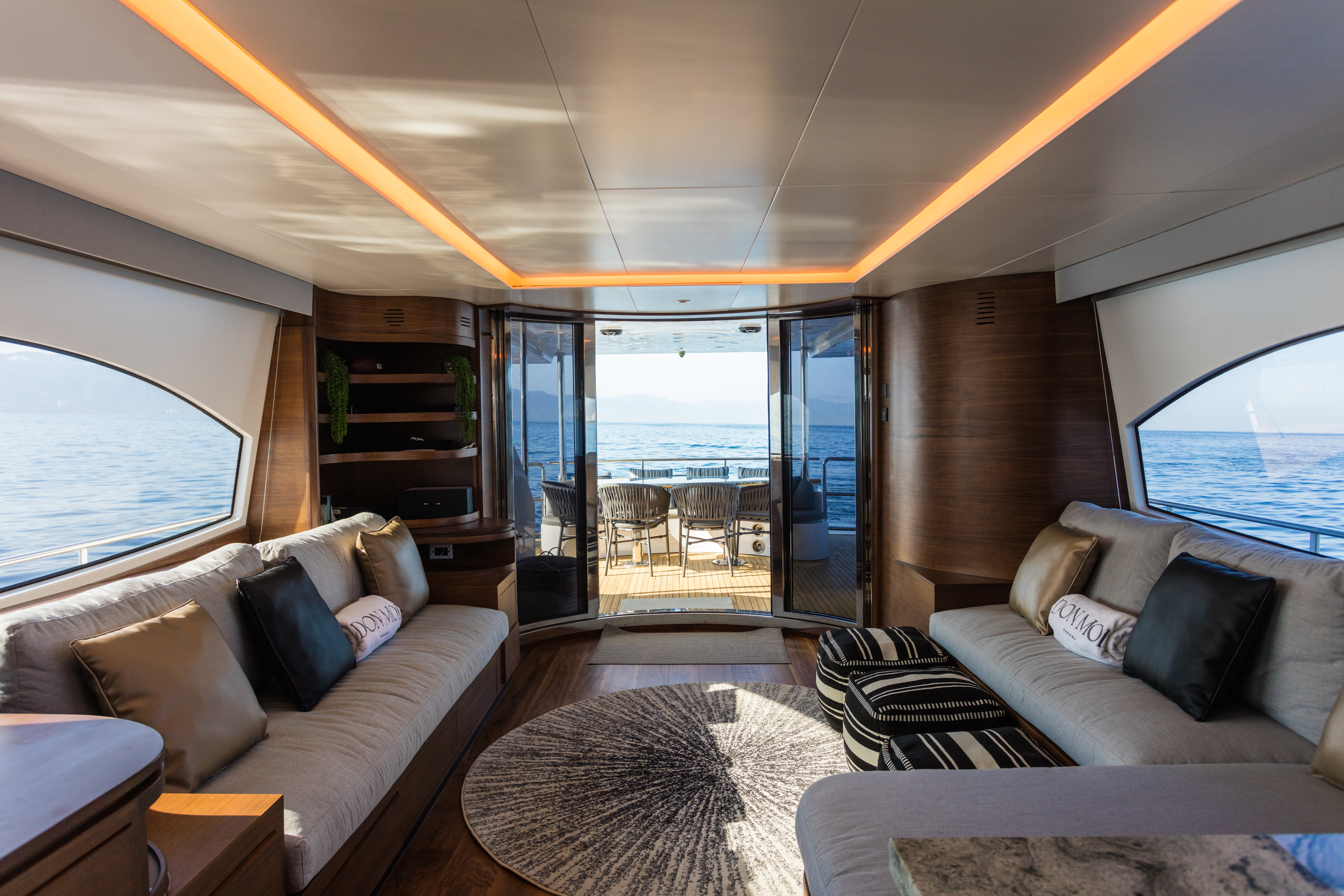 DON MOI aft deck