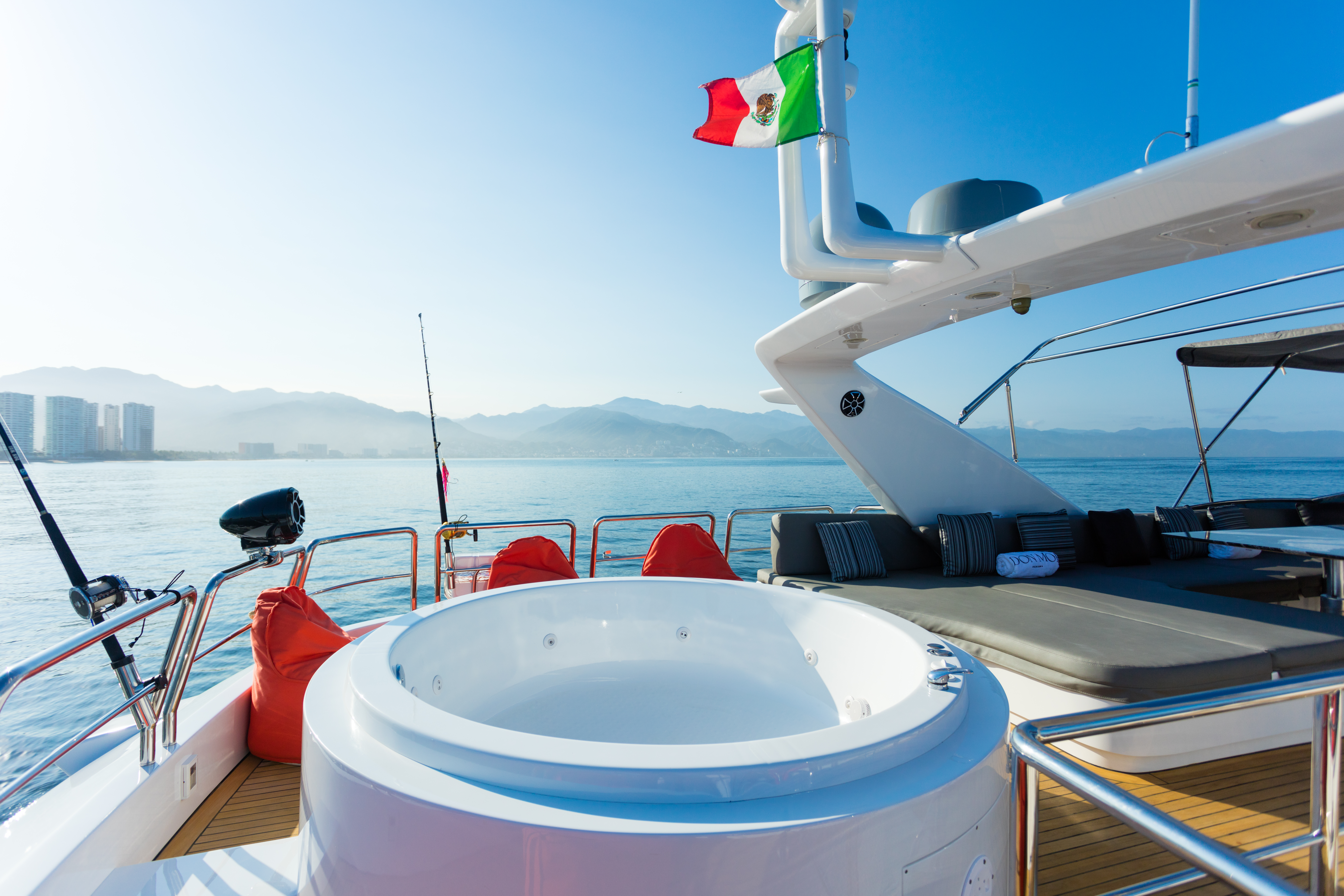 DON MOI aft deck
